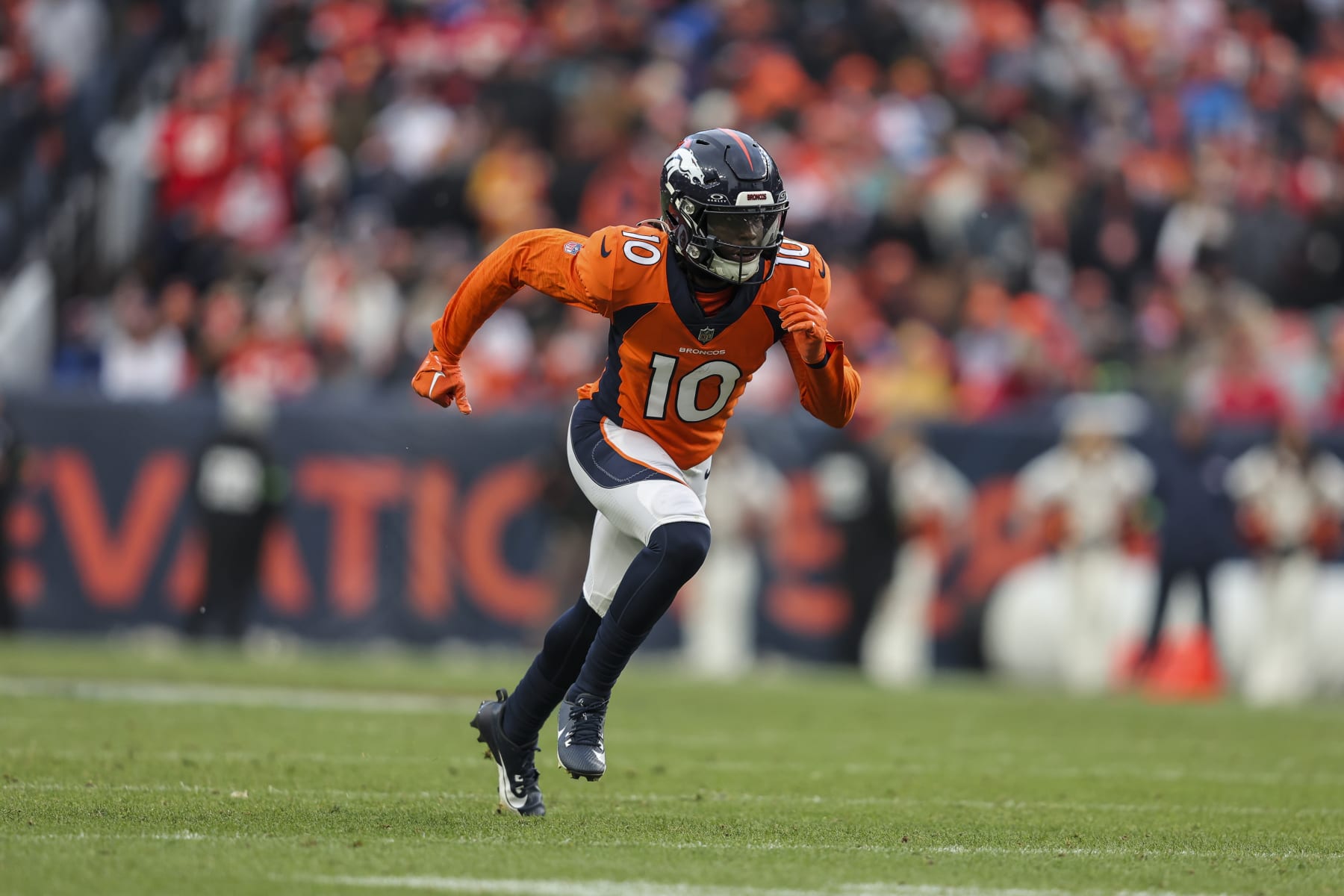 DENVER, COLORADO - OCTOBER 29: Jerry Jeudy #10 of the Denver Broncos runs a route during an NFL football game between the Denver Broncos and the Kansas City Chiefs at Empower Field At Mile High on October 29, 2023 in Denver, Colorado. (Photo by Michael Owens/Getty Images)
