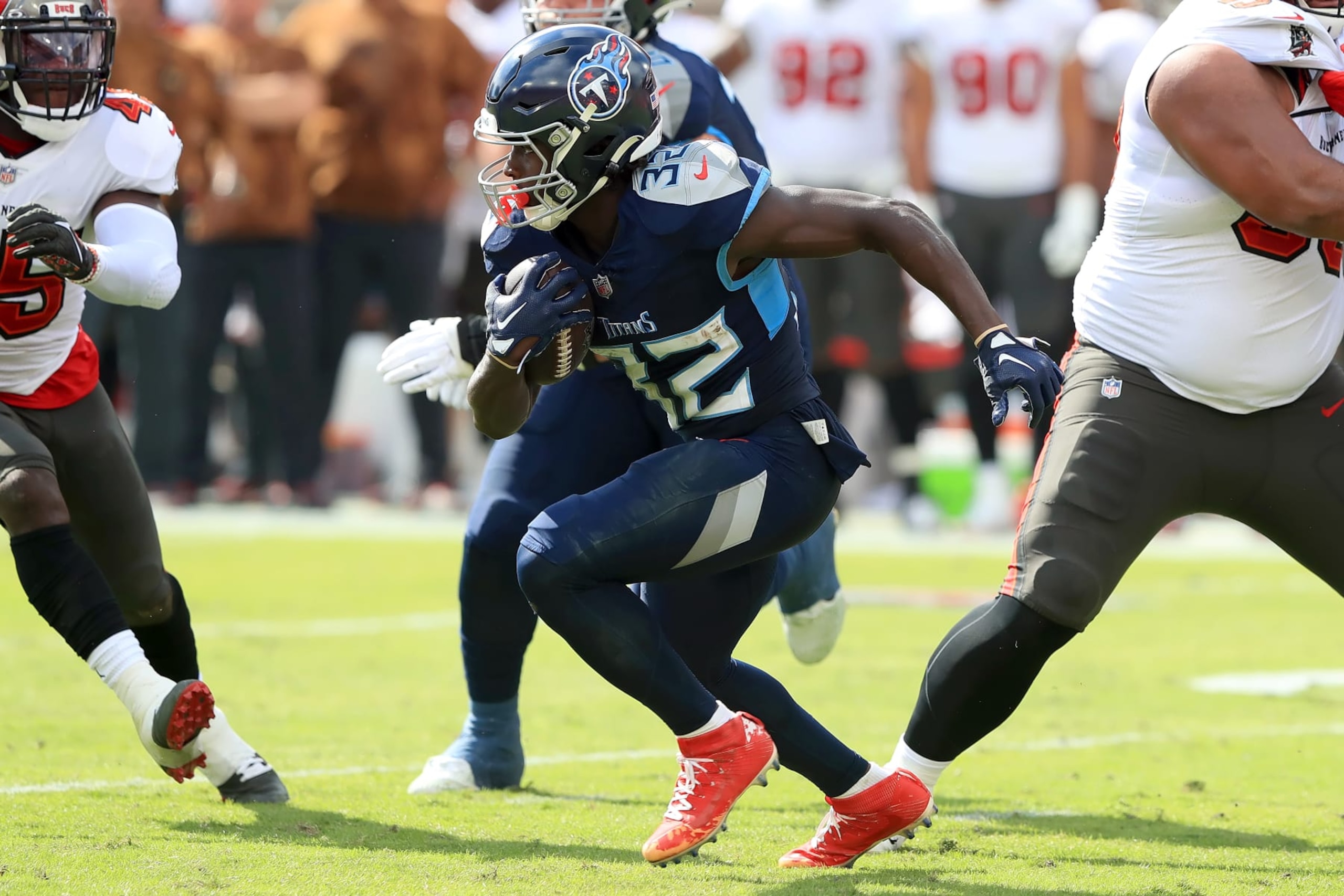 TAMPA, FL - NOVERMBER 12: Tennessee Titans Running Back Tyjae Spears (32) carries the ball during the regular season game between the Tennessee Titans and the Tampa Bay Buccaneers on November 12, 2023 at Raymond James Stadium in Tampa, Florida. (Photo by Cliff Welch/Icon Sportswire via Getty Images)