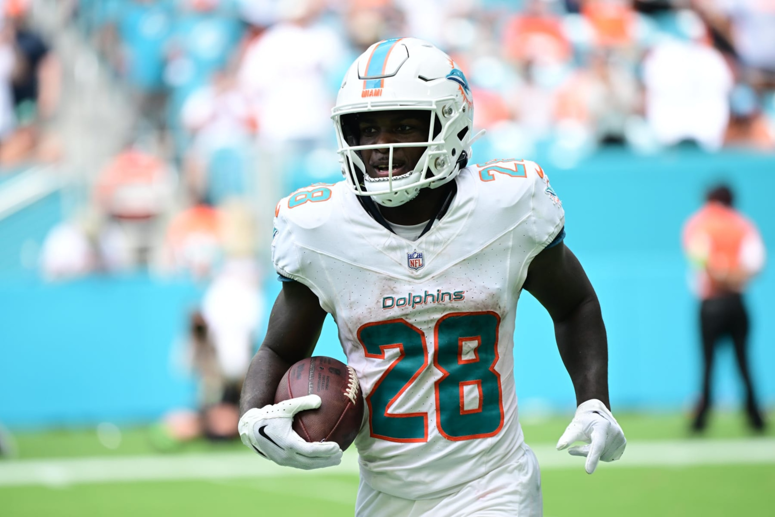 Football: Miami Dolphins De'Von Achane (28) in action, runs the football vs. Denver Broncos at Hard Rock Stadium.
Miami Gardens 9/24/2023
CREDIT: Kohjiro Kinno (Photo by Kohjiro Kinno/Sports Illustrated via Getty Images)
(Set Number: X164432 TK1) Football: Miami Dolphins De'Von Achane (28) in action, runs the football vs. Denver Broncos at Hard Rock Stadium.
Miami Gardens 9/24/2023
CREDIT: Kohjiro Kinno (Photo by Kohjiro Kinno/Sports Illustrated via Getty Images)
(Set Number: X164432 TK1)