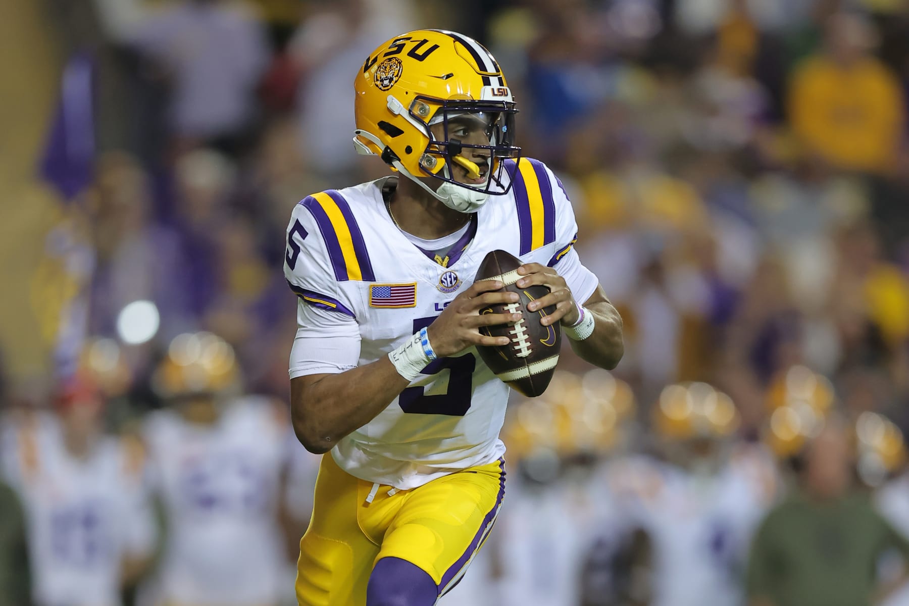 BATON ROUGE, LOUISIANA - NOVEMBER 11: Jayden Daniels #5 of the LSU Tigers throws the ball against the Florida Gators during a game at Tiger Stadium on November 11, 2023 in Baton Rouge, Louisiana. (Photo by Jonathan Bachman/Getty Images)