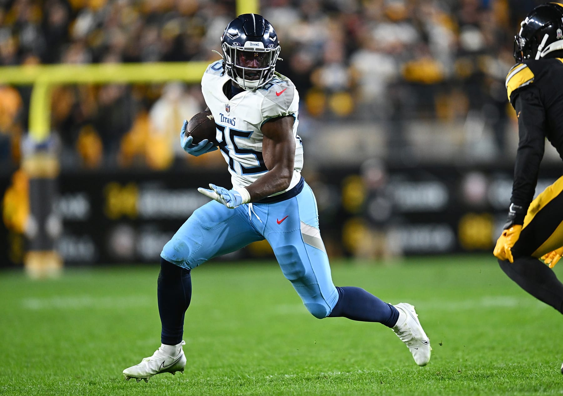 Titans TE Chigoziem Okonkwo