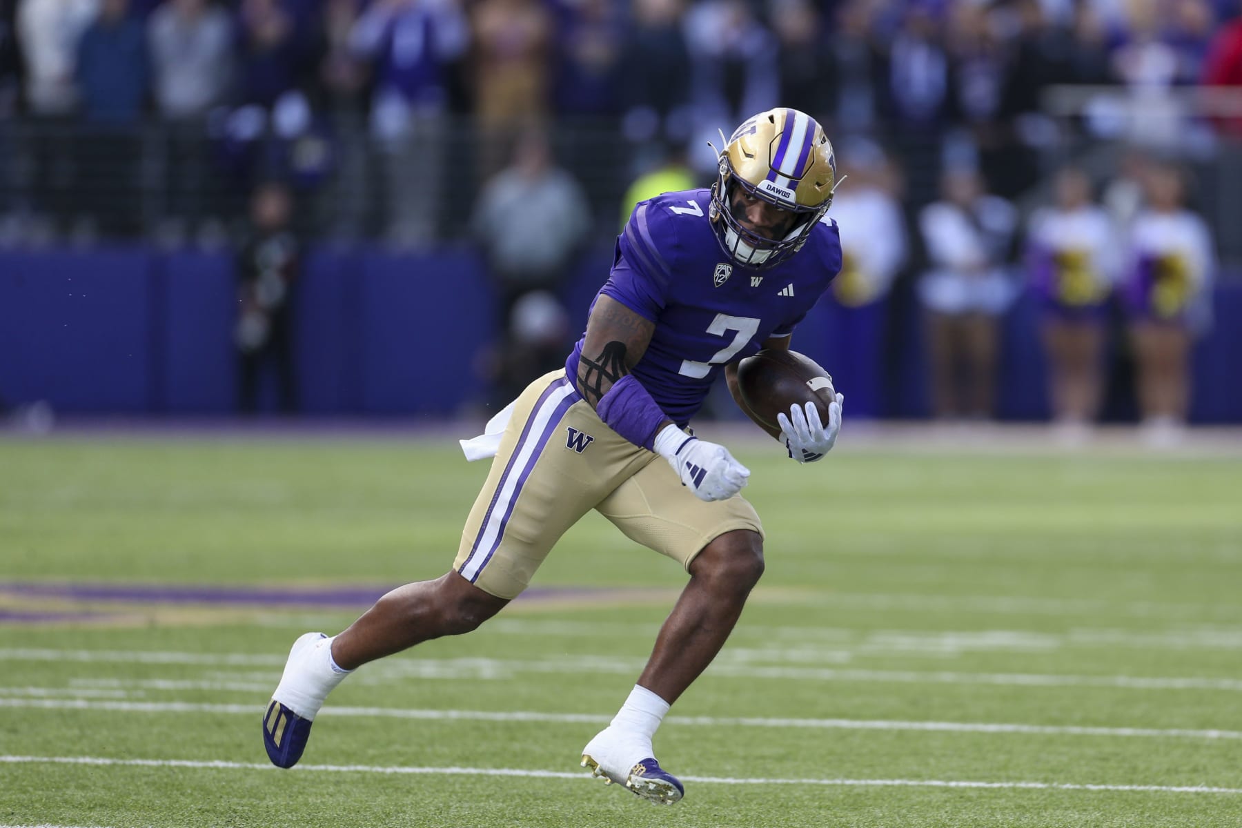 SEATTLE, WA - NOVEMBER 11: Washington #7 (RB) Dillon Johnson during a college football game between the Washington Huskies and the Utah Utes on November 11, 2023, at Husky Stadium in Seattle, WA. (Photo by Jesse Beals/Icon Sportswire via Getty Images)