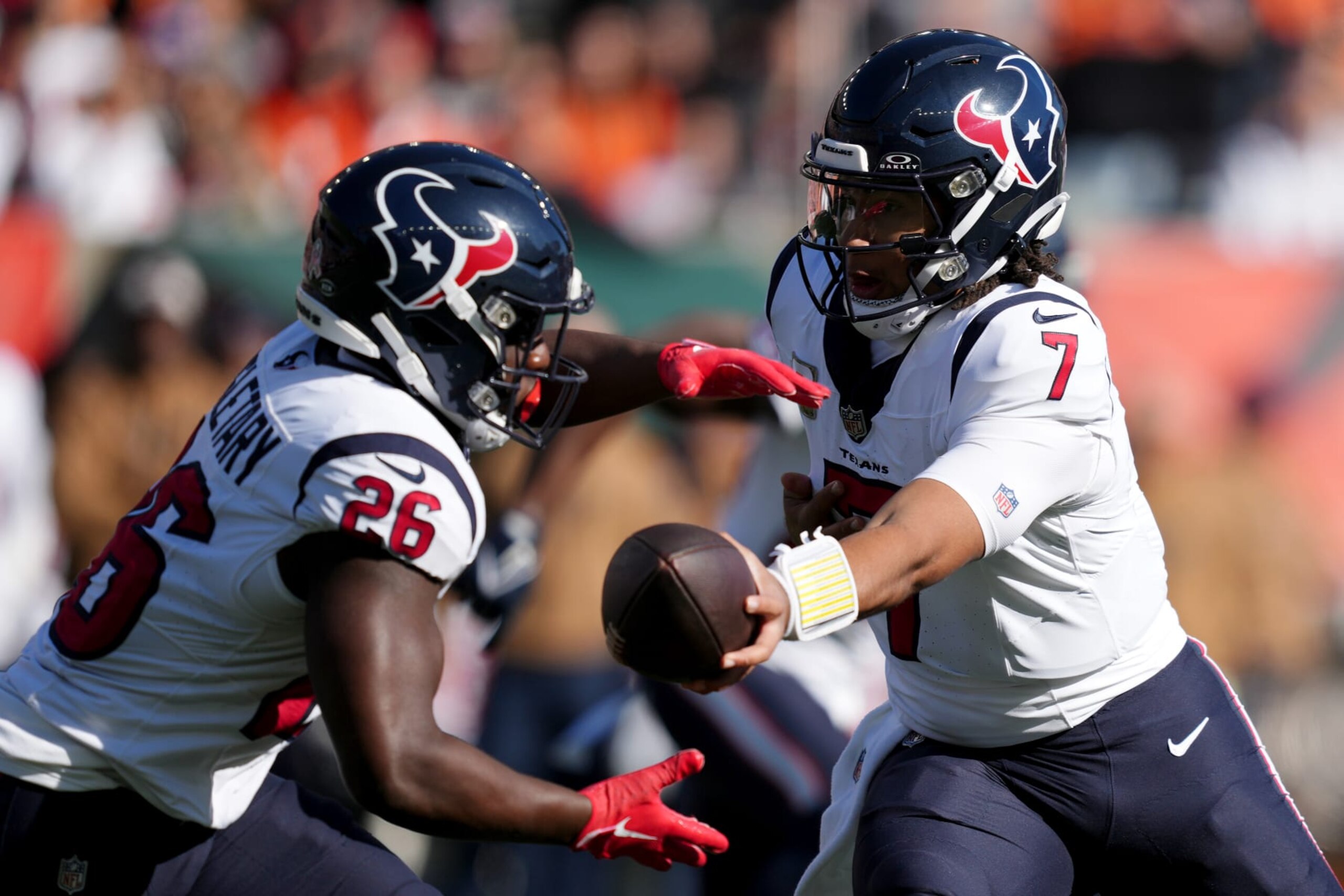 CINCINNATI, OHIO - NOVEMBER 12: C.J. Stroud #7 of the Houston Texans hands off the ball to Devin Singletary #26 of the Houston Texans during the first quarter against the Cincinnati Bengals at Paycor Stadium on November 12, 2023 in Cincinnati, Ohio. (Photo by Dylan Buell/Getty Images)