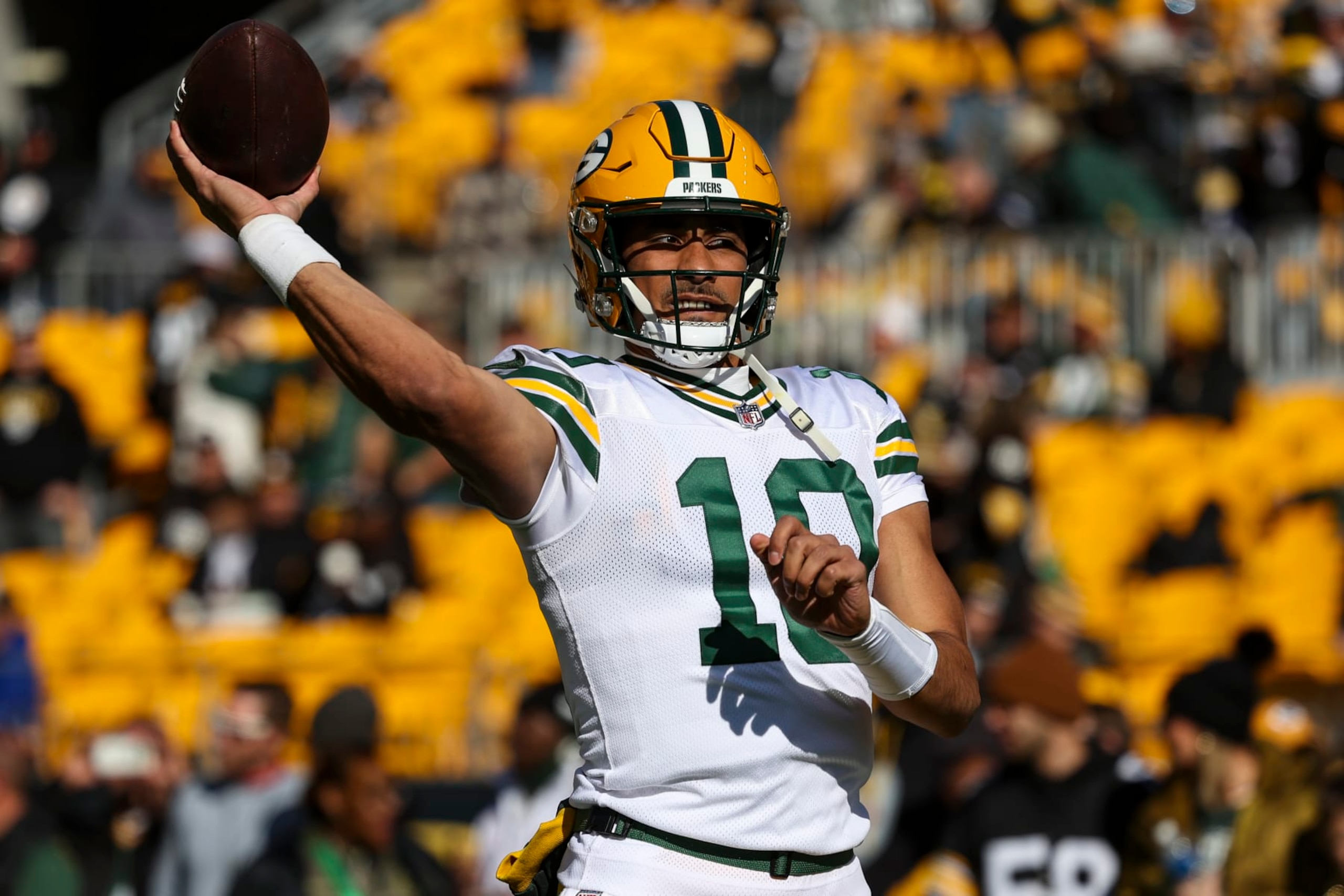 PITTSBURGH, PA - NOVEMBER 12: Jordan Love #10 of the Green Bay Packers warms up prior to an NFL football game against the Pittsburgh Steelers at Acrisure Stadium on November 12, 2023 in Pittsburgh, Pennsylvania. (Photo by Perry Knotts/Getty Images) PITTSBURGH, PA - NOVEMBER 12: Jordan Love #10 of the Green Bay Packers warms up prior to an NFL football game against the Pittsburgh Steelers at Acrisure Stadium on November 12, 2023 in Pittsburgh, Pennsylvania. (Photo by Perry Knotts/Getty Images)