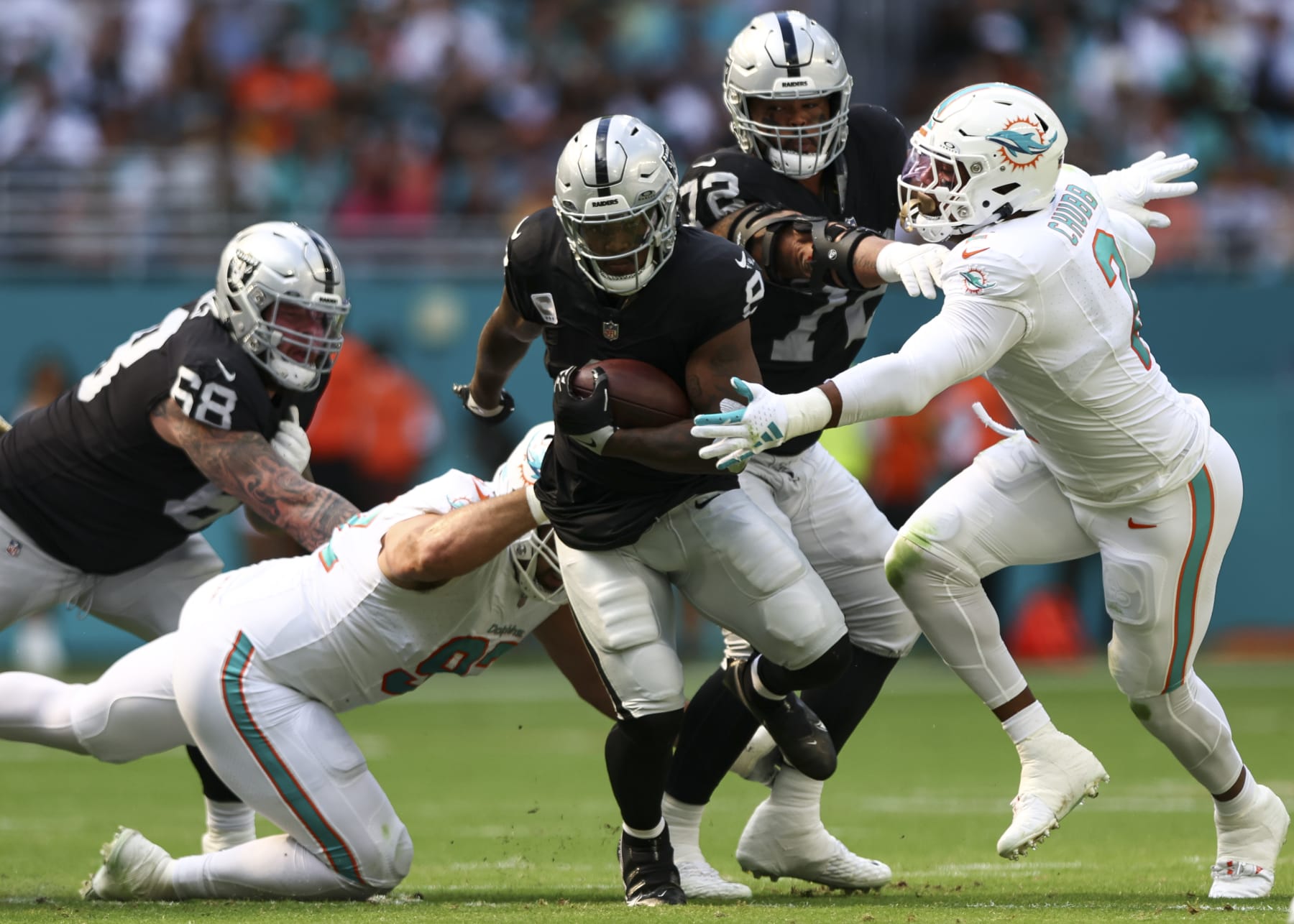 Raiders RB run against the Miami Dolphins in Week 11