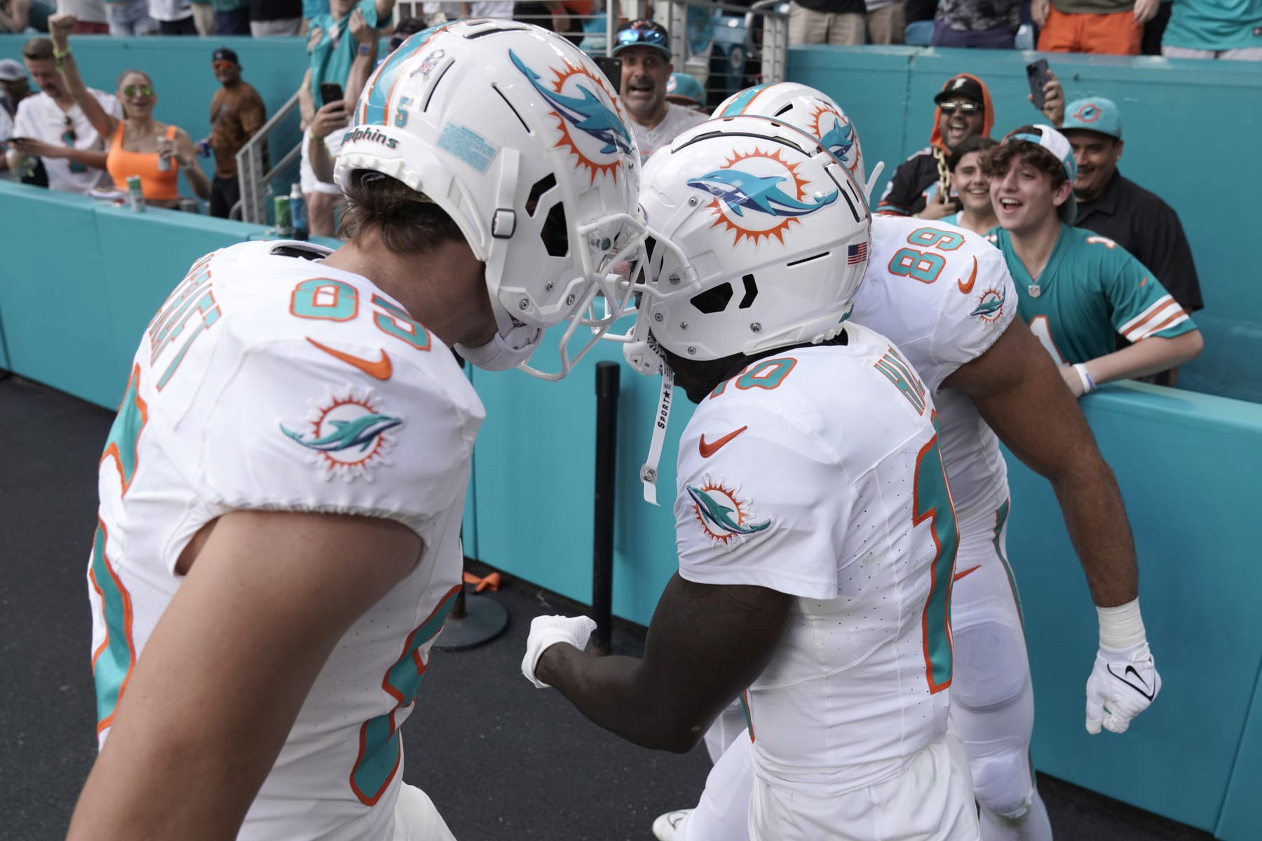 MIAMI GARDENS, FLORIDA - NOVEMBER 19: Tyreek Hill #10 of the Miami Dolphins celebrates after a touchdown with teammates in the game against the Las Vegas Raiders during the first quarter at Hard Rock Stadium on November 19, 2023 in Miami Gardens, Florida. (Photo by Bryan Cereijo/Getty Images)