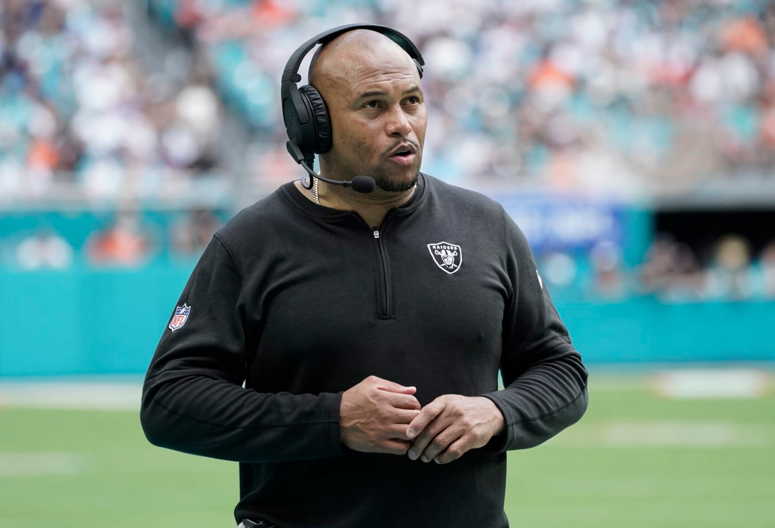 Raiders head coach Antonio Pierce
