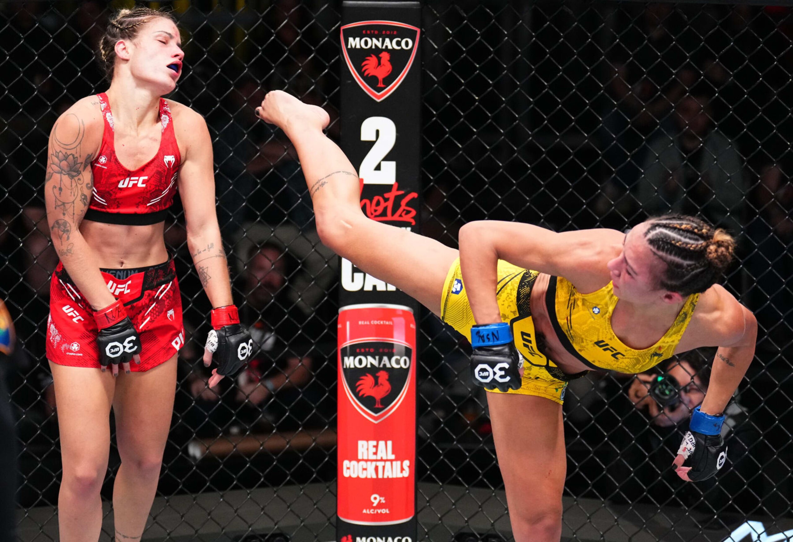 Amanda Ribas knocks out Luana Pinheiro 