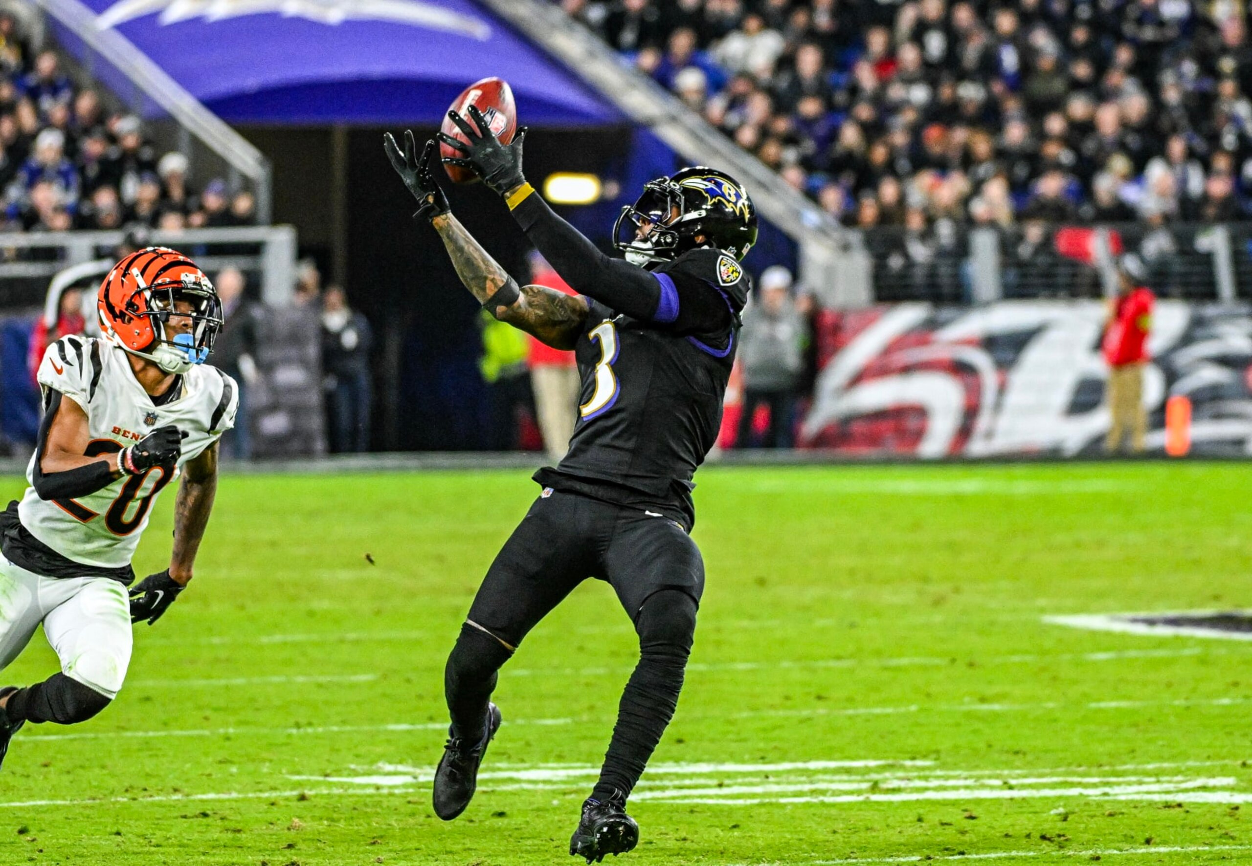 BALTIMORE, MD - NOVEMBER 16:  Baltimore Ravens wide receiver Odell Beckham Jr. (3) makes a reception against Cincinnati Bengals cornerback DJ Turner II (20) during the Cincinnati Bengals game versus the Baltimore Ravens on November 16, 2023 at M&T Bank Stadium in Baltimore, MD.  (Photo by Mark Goldman/Icon Sportswire via Getty Images)