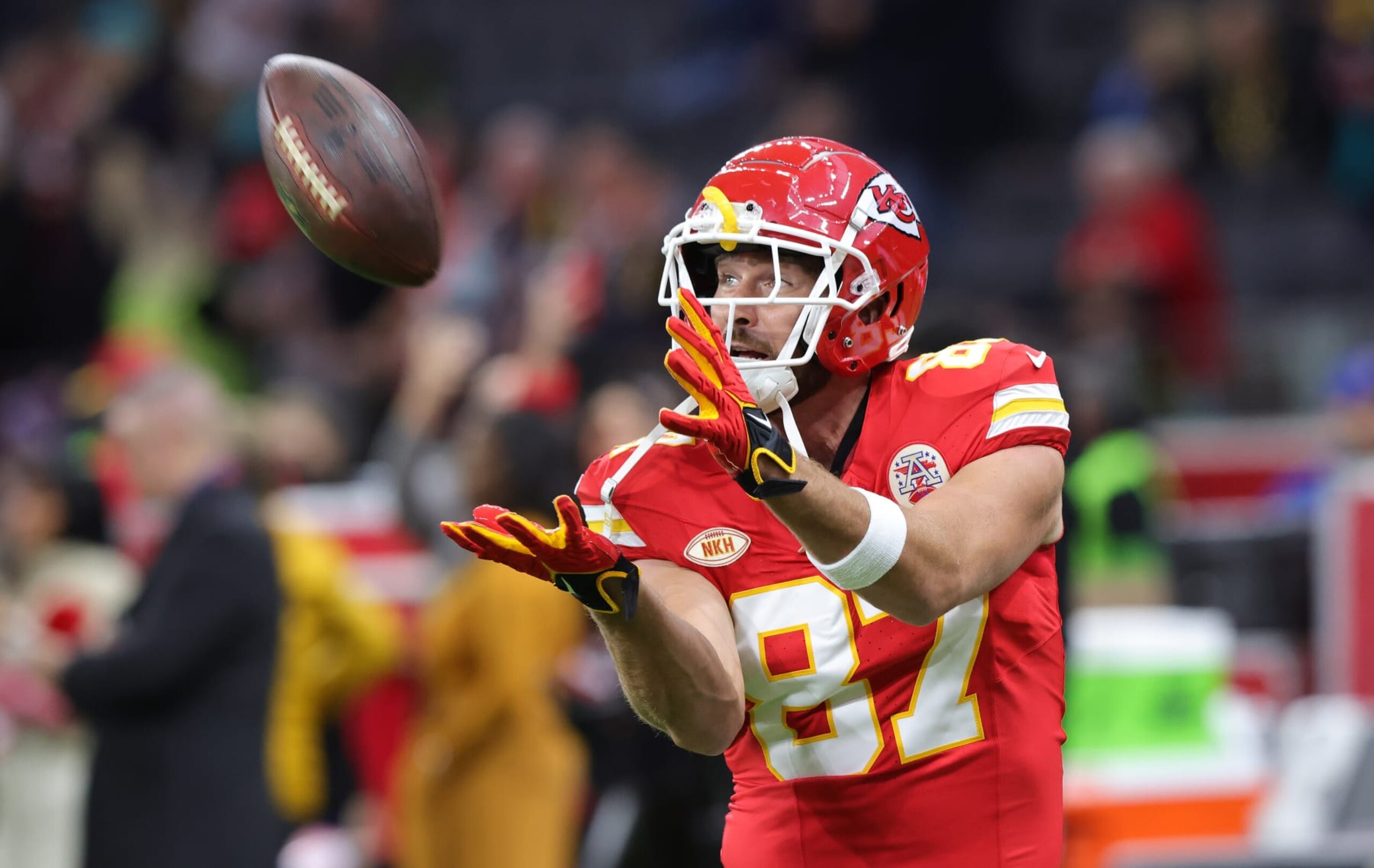 FRANKFURT AM MAIN, GERMANY - NOVEMBER 5: Travis Kelce of Kansas City Chiefs warms up ahead of the NFL match between Miami Dolphins and Kansas City Chiefs at Deutsche Bank Park on November 5, 2023 in Frankfurt am Main, Germany. (Photo by Ralf Ibing - firo sportphoto/Getty Images)