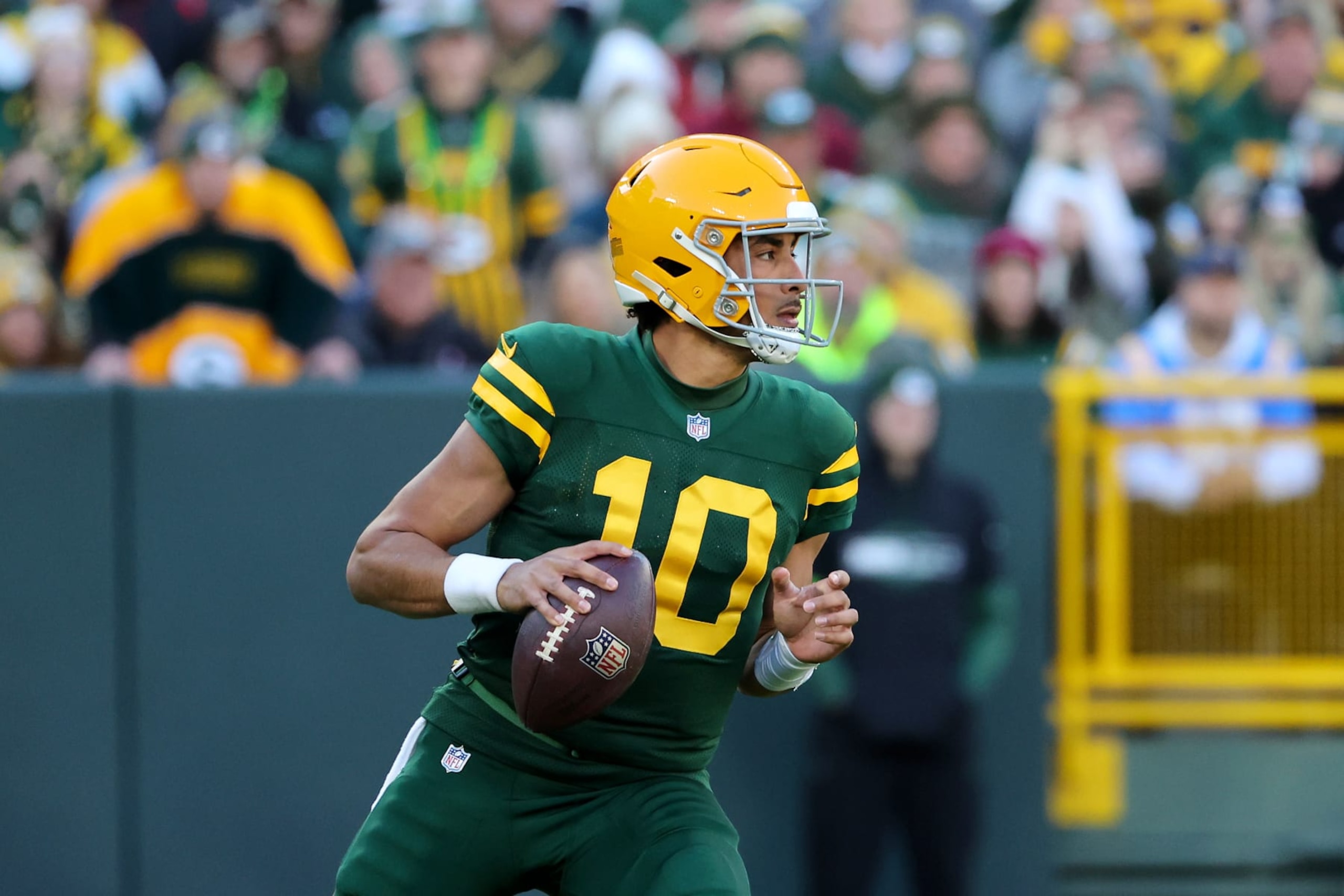 GREEN BAY, WISCONSIN - NOVEMBER 19: Jordan Love #10 of the Green Bay Packers drops back to pass in the second quarter against the Los Angeles Chargers at Lambeau Field on November 19, 2023 in Green Bay, Wisconsin. (Photo by Stacy Revere/Getty Images) GREEN BAY, WISCONSIN - NOVEMBER 19: Jordan Love #10 of the Green Bay Packers drops back to pass in the second quarter against the Los Angeles Chargers at Lambeau Field on November 19, 2023 in Green Bay, Wisconsin. (Photo by Stacy Revere/Getty Images)