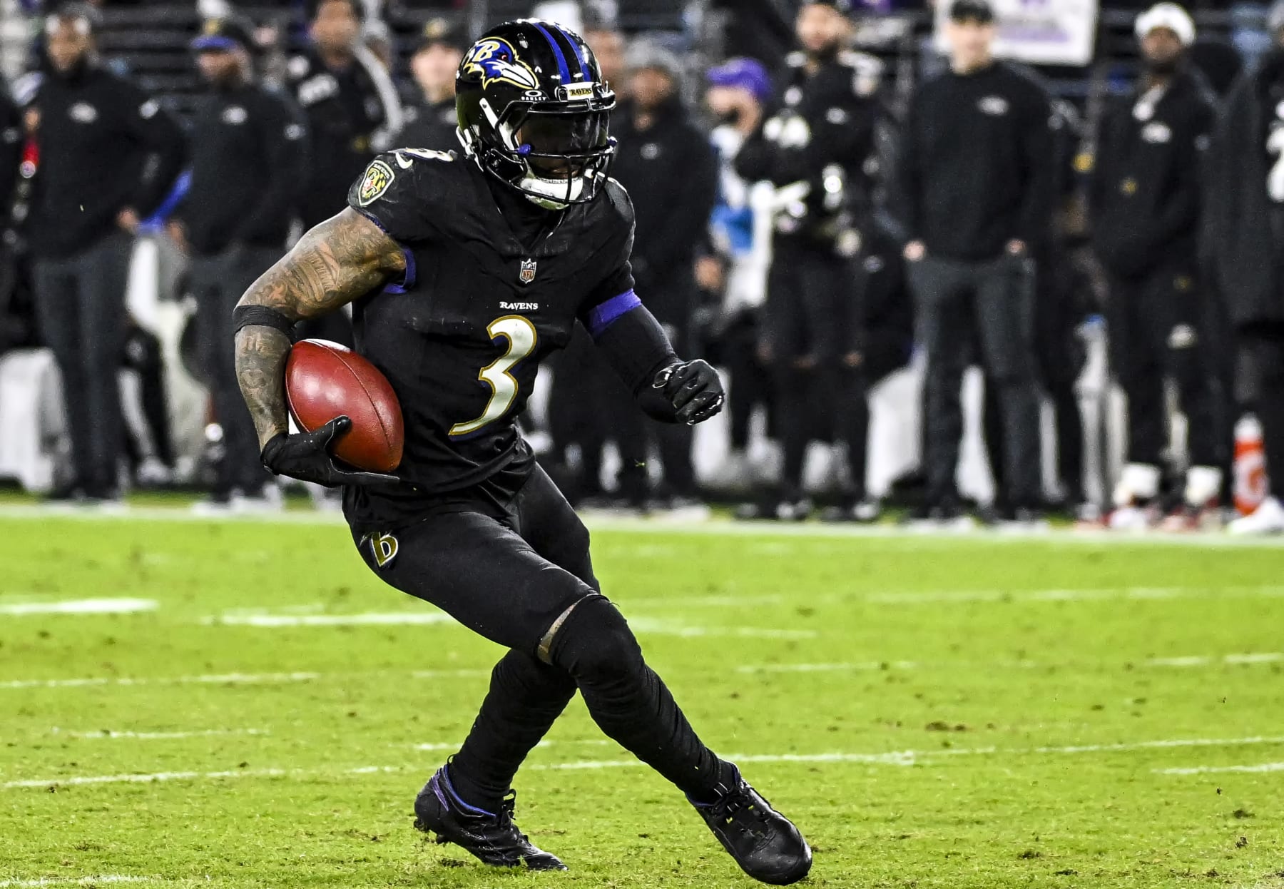 BALTIMORE, MD - NOVEMBER 16:  Baltimore Ravens wide receiver Odell Beckham Jr. (3) makes a reception during the Cincinnati Bengals game versus the Baltimore Ravens on November 16, 2023 at M&T Bank Stadium in Baltimore, MD.  (Photo by Mark Goldman/Icon Sportswire via Getty Images)