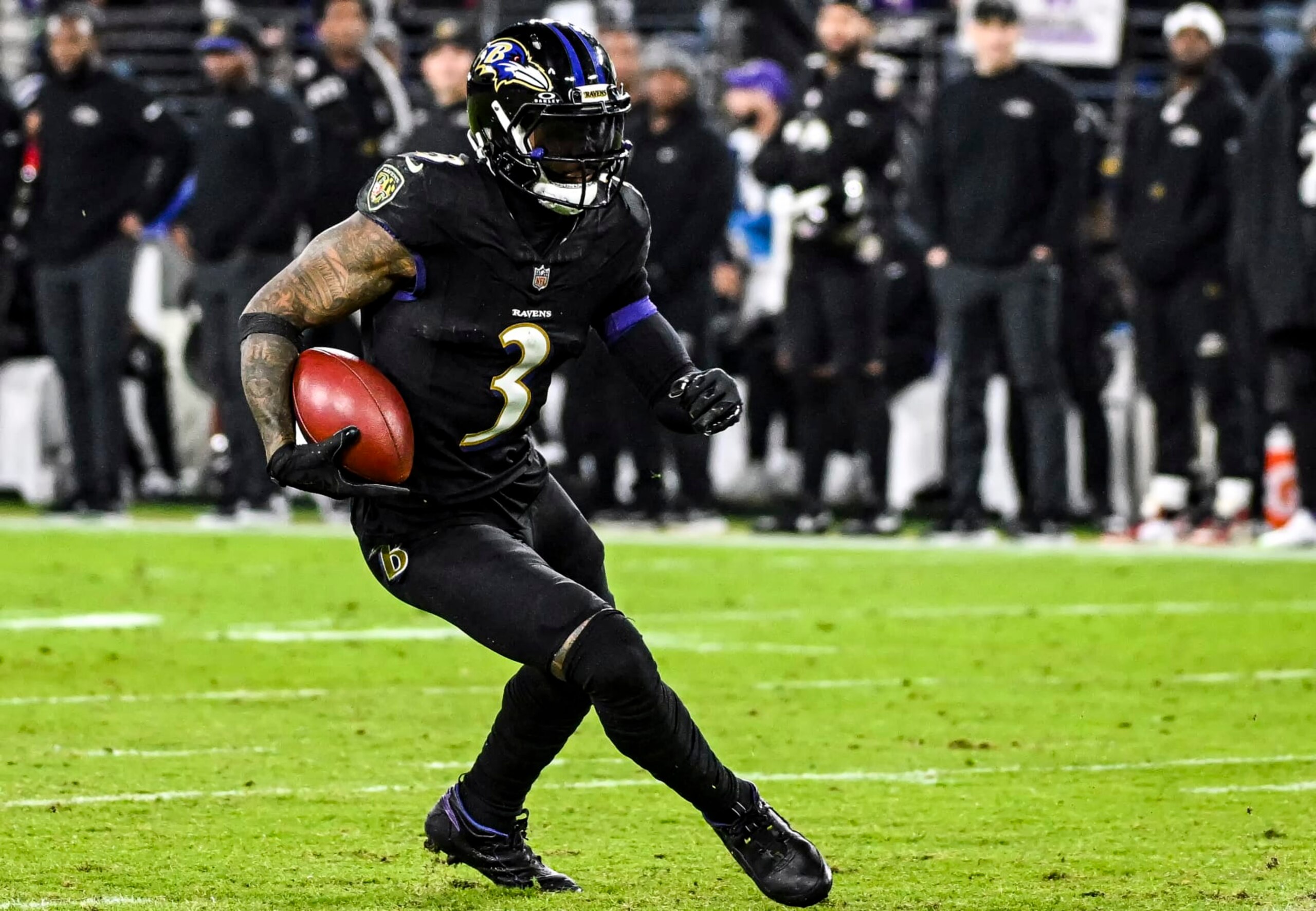 BALTIMORE, MD - NOVEMBER 16:  Baltimore Ravens wide receiver Odell Beckham Jr. (3) makes a reception during the Cincinnati Bengals game versus the Baltimore Ravens on November 16, 2023 at M&T Bank Stadium in Baltimore, MD.  (Photo by Mark Goldman/Icon Sportswire via Getty Images)