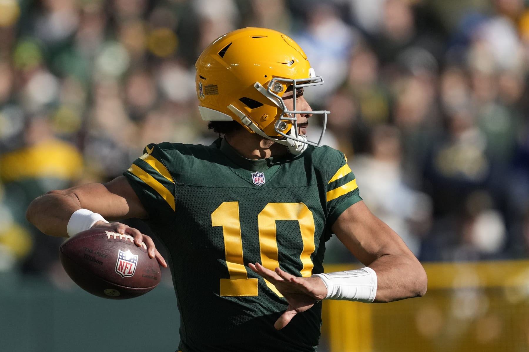 GREEN BAY, WISCONSIN - NOVEMBER 19: Jordan Love #10 of the Green Bay Packers looks to throw a pass against the Los Angeles Chargers in the first half at Lambeau Field on November 19, 2023 in Green Bay, Wisconsin. (Photo by Patrick McDermott/Getty Images)