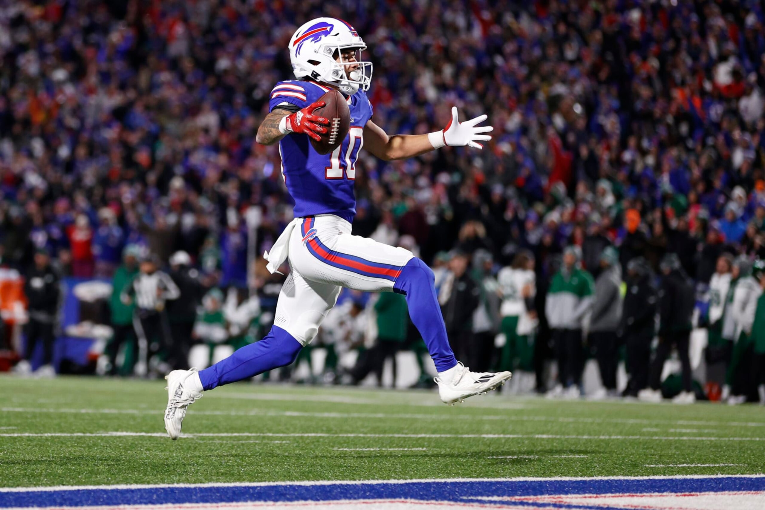 ORCHARD PARK, NEW YORK - NOVEMBER 19: Khalil Shakir #10 of the Buffalo Bills scores a touchdown in the third quarter against the New York Jets at Highmark Stadium on November 19, 2023 in Orchard Park, New York. (Photo by Sarah Stier/Getty Images)