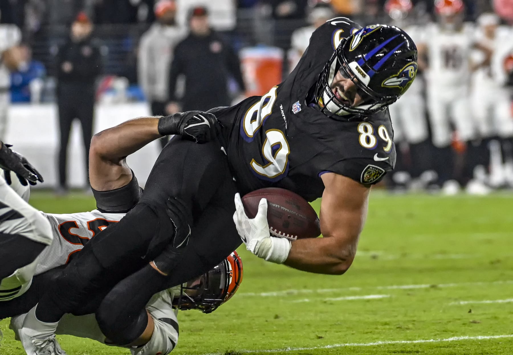BALTIMORE, MD - NOVEMBER 16:  Baltimore Ravens tight end Mark Andrews (89) is injured with a fractured tibia after a reception when Cincinnati Bengals linebacker Logan Wilson (55) falls on his ankle during the Cincinnati Bengals game versus the Baltimore Ravens on November 16, 2023 at M&T Bank Stadium in Baltimore, MD.  (Photo by Mark Goldman/Icon Sportswire via Getty Images)