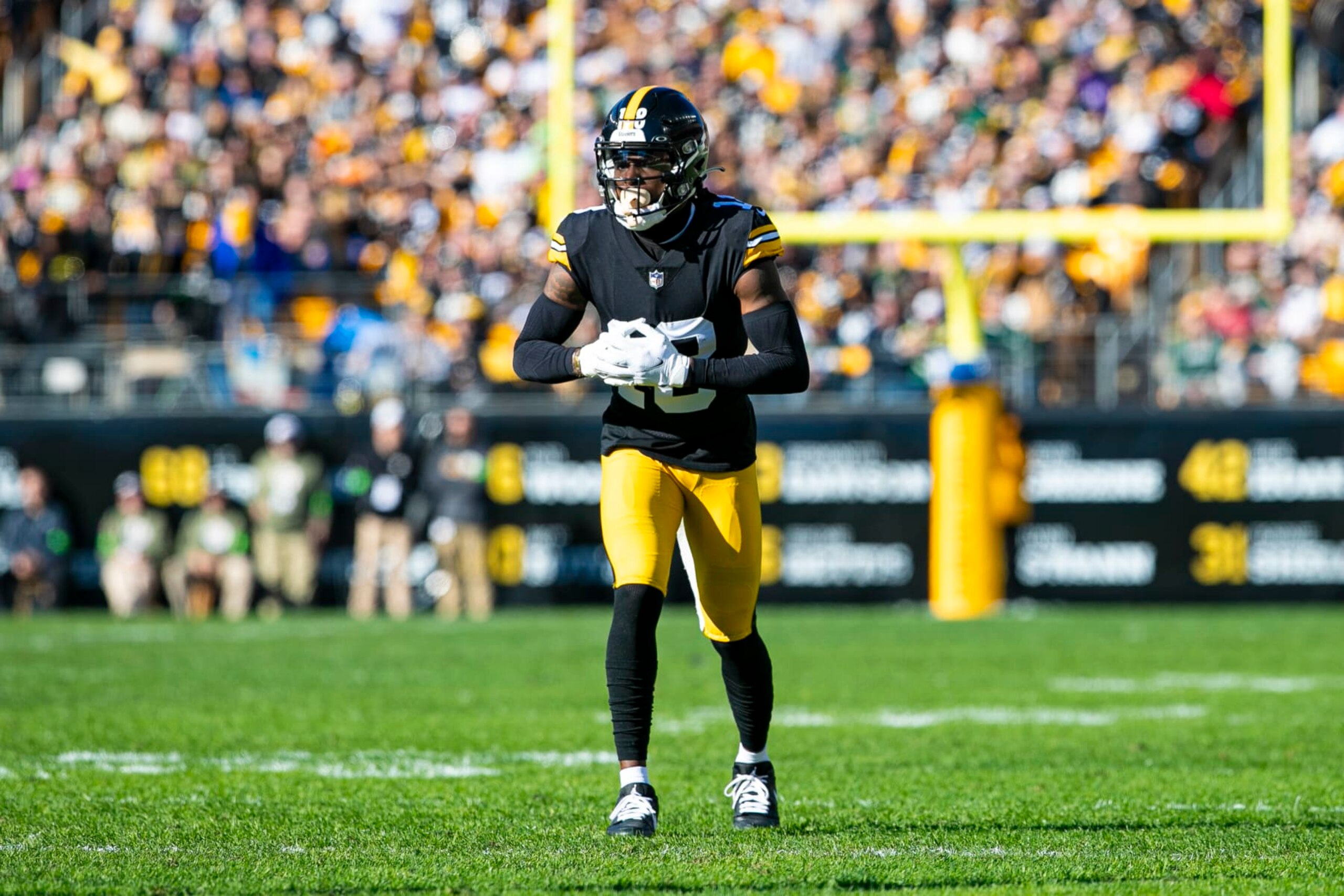 PITTSBURGH, PA - NOVEMBER 12: Pittsburgh Steelers wide receiver Diontae Johnson (18) looks on during the regular season NFL football game between the Green Bay Packers and Pittsburgh Steelers on November 12, 2023 at Acrisure Stadium in Pittsburgh, PA. (Photo by Mark Alberti/Icon Sportswire via Getty Images) PITTSBURGH, PA - NOVEMBER 12: Pittsburgh Steelers wide receiver Diontae Johnson (18) looks on during the regular season NFL football game between the Green Bay Packers and Pittsburgh Steelers on November 12, 2023 at Acrisure Stadium in Pittsburgh, PA. (Photo by Mark Alberti/Icon Sportswire via Getty Images)