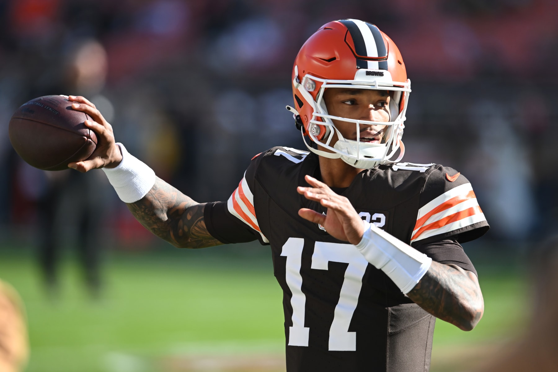 CLEVELAND, OHIO - NOVEMBER 19: Dorian Thompson-Robinson #17 of the Cleveland Browns warms up before the game against the Pittsburgh Steelers at Cleveland Browns Stadium on November 19, 2023 in Cleveland, Ohio. (Photo by Nick Cammett/Getty Images)