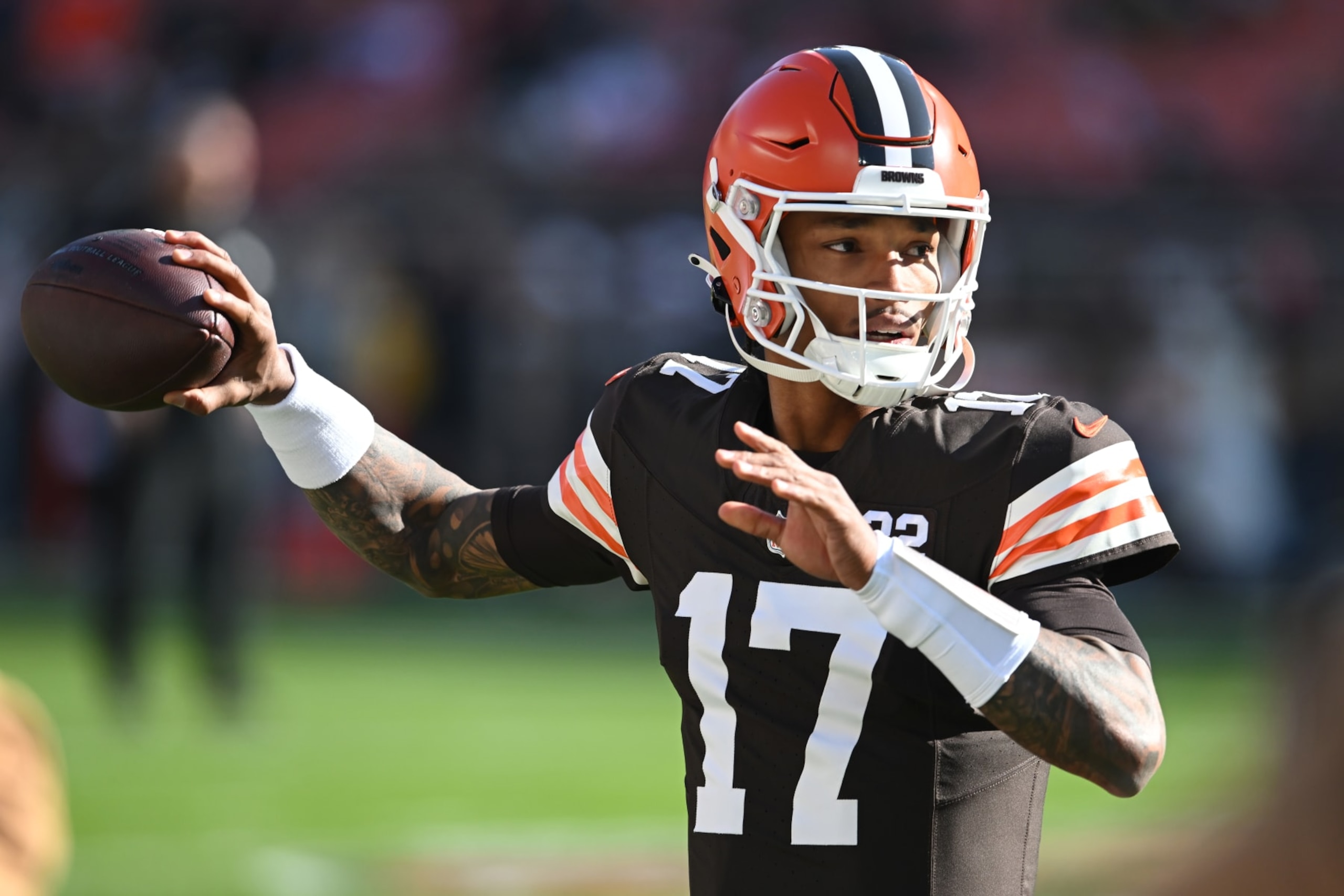 CLEVELAND, OHIO - NOVEMBER 19: Dorian Thompson-Robinson #17 of the Cleveland Browns warms up before the game against the Pittsburgh Steelers at Cleveland Browns Stadium on November 19, 2023 in Cleveland, Ohio. (Photo by Nick Cammett/Getty Images)