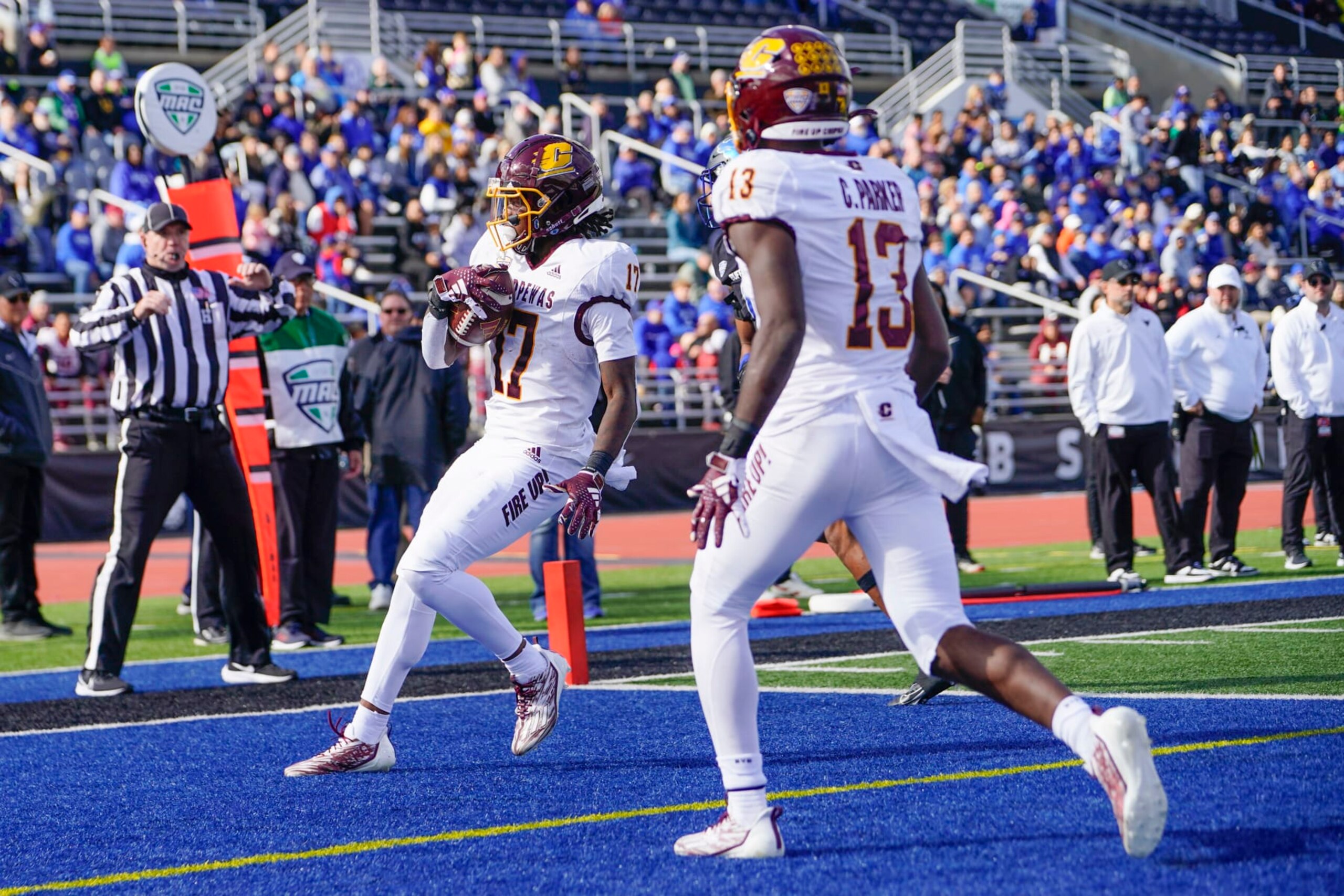 AMHERST, NY - OCTOBER 07: Central Michigan Chippewas Wide Receiver Jesse Prewitt III (17) runs with the ball for a touchdown after making a catch during the first half of the College Football game between the Central Michigan Chippewas and the Buffalo Bulls on October 7, 2023, at UB Stadium in Amherst, NY. (Photo by Gregory Fisher/Icon Sportswire via Getty Images)