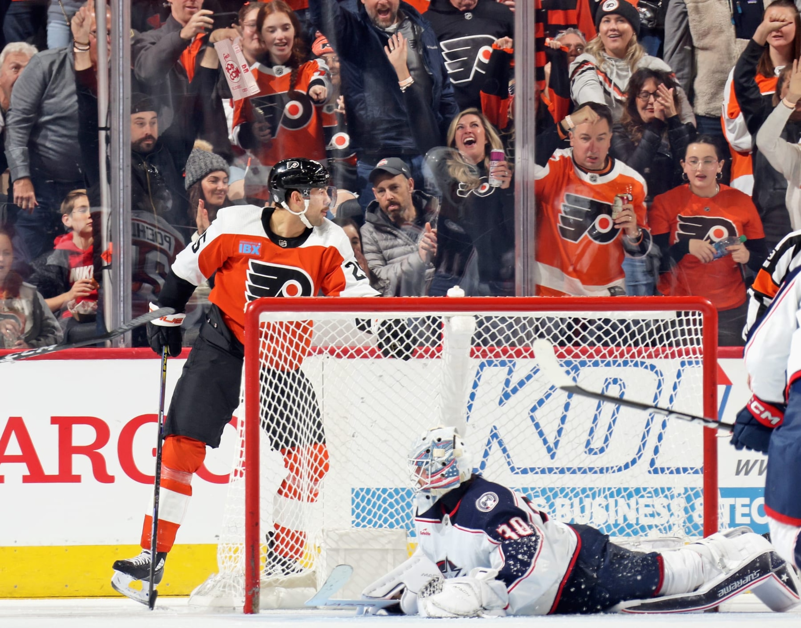 PHILADELPHIA, PENNSYLVANIA - NOVEMBER 19: Ryan Poehling #25 of the Philadelphia Flyers points towards the net after scoring a second period shorthanded goal against Spencer Martin #30 of the Columbus Blue Jackets at the Wells Fargo Center on November 19, 2023 in Philadelphia, Pennsylvania.  (Photo by Len Redkoles/NHLI via Getty Images)