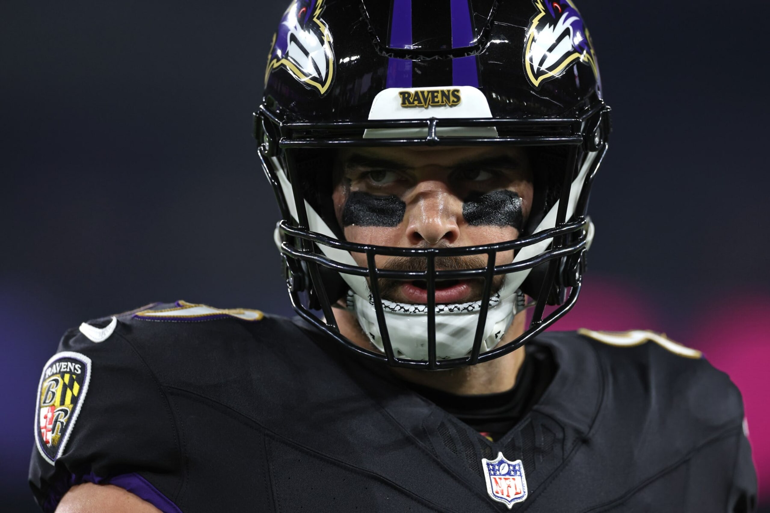 BALTIMORE, MARYLAND - NOVEMBER 16: Mark Andrews #89 of the Baltimore Ravens looks on prior to the game against the Cincinnati Bengals at M&T Bank Stadium on November 16, 2023 in Baltimore, Maryland. (Photo by Patrick Smith/Getty Images)