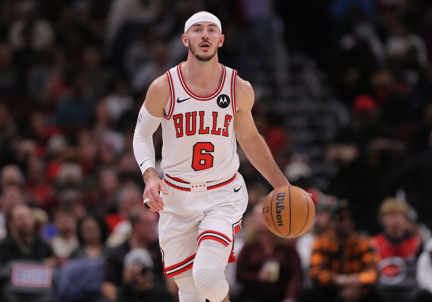 CHICAGO, IL - NOVEMBER 20: Alex Caruso #6 of the Chicago Bulls brings the ball up court against the Miami Heat during the second half at the United Center on November 20, 2023 in Chicago, Illinois. (Photo by Melissa Tamez/Icon Sportswire via Getty Images)