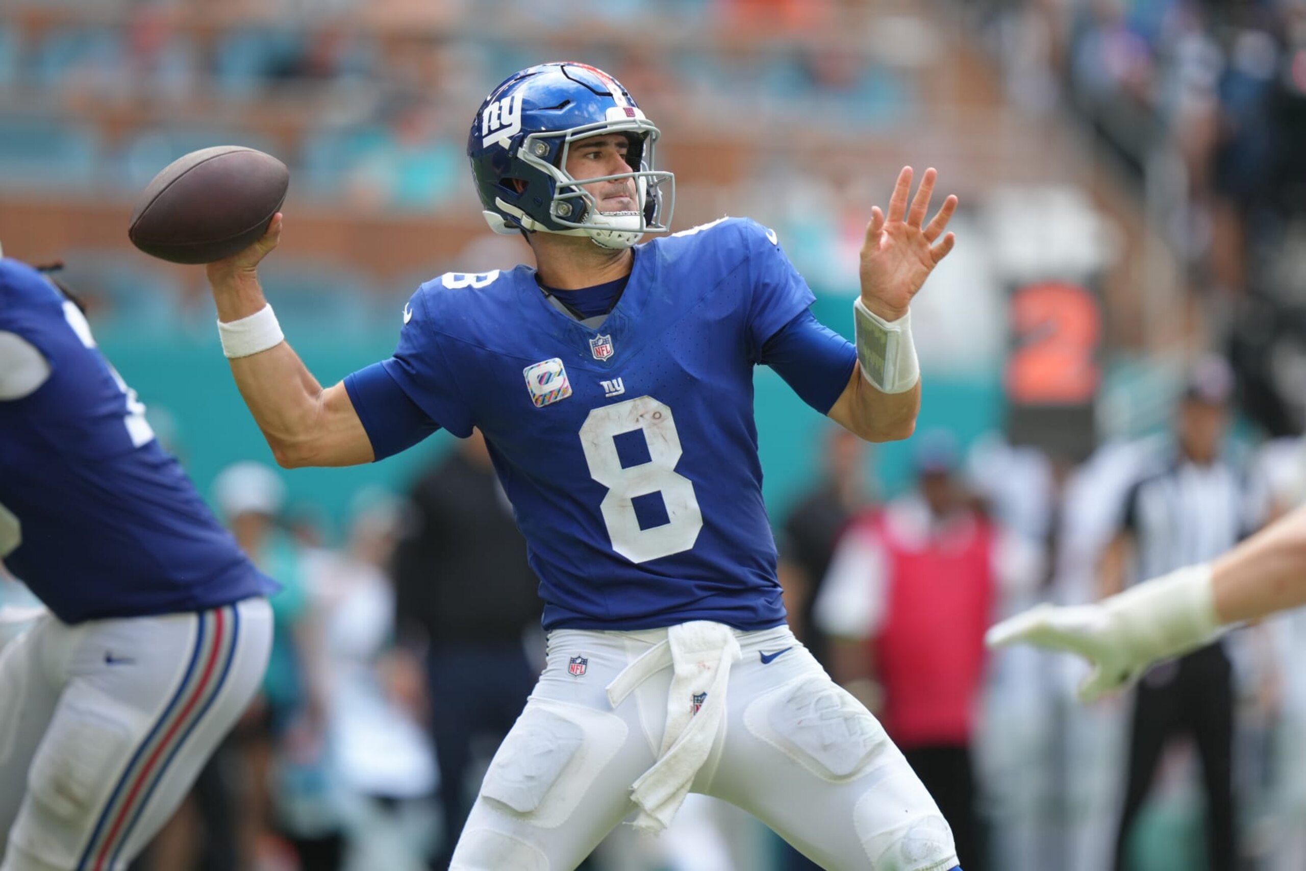 MIAMI GARDENS, FL - OCTOBER 08: New York Giants quarterback Daniel Jones (8) makes a deep pass attempt during the game between the New York Giants and the Miami Dolphins on Sunday, October 8, 2023 at Hard Rock Stadium, Miami Gardens, Fla. (Photo by Peter Joneleit/Icon Sportswire via Getty Images) MIAMI GARDENS, FL - OCTOBER 08: New York Giants quarterback Daniel Jones (8) makes a deep pass attempt during the game between the New York Giants and the Miami Dolphins on Sunday, October 8, 2023 at Hard Rock Stadium, Miami Gardens, Fla. (Photo by Peter Joneleit/Icon Sportswire via Getty Images)