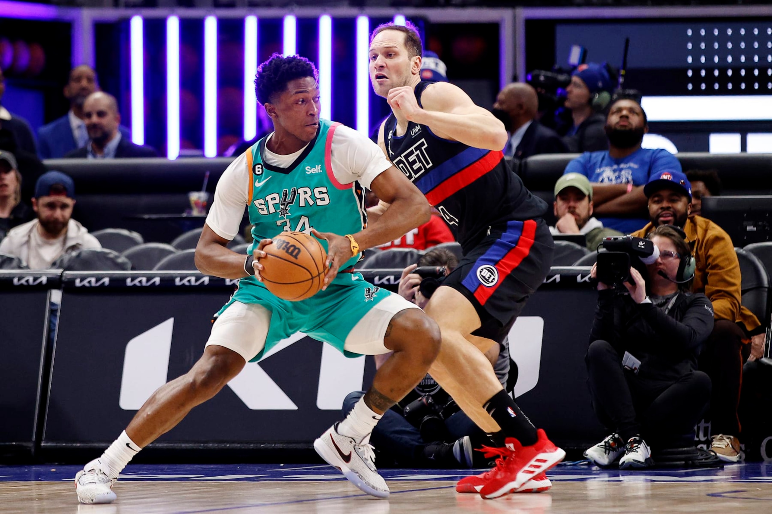 DETROIT, MICHIGAN - FEBRUARY 10: Stanley Johnson #34 of the San Antonio Spurs works to the basket against Bojan Bogdanovic #44 of the Detroit Pistons during overtime of a game at Little Caesars Arena on February 10, 2023 in Detroit, Michigan. NOTE TO USER: User expressly acknowledges and agrees that, by downloading and or using this photograph, User is consenting to the terms and conditions of the Getty Images License Agreement. (Photo by Mike Mulholland/Getty Images)