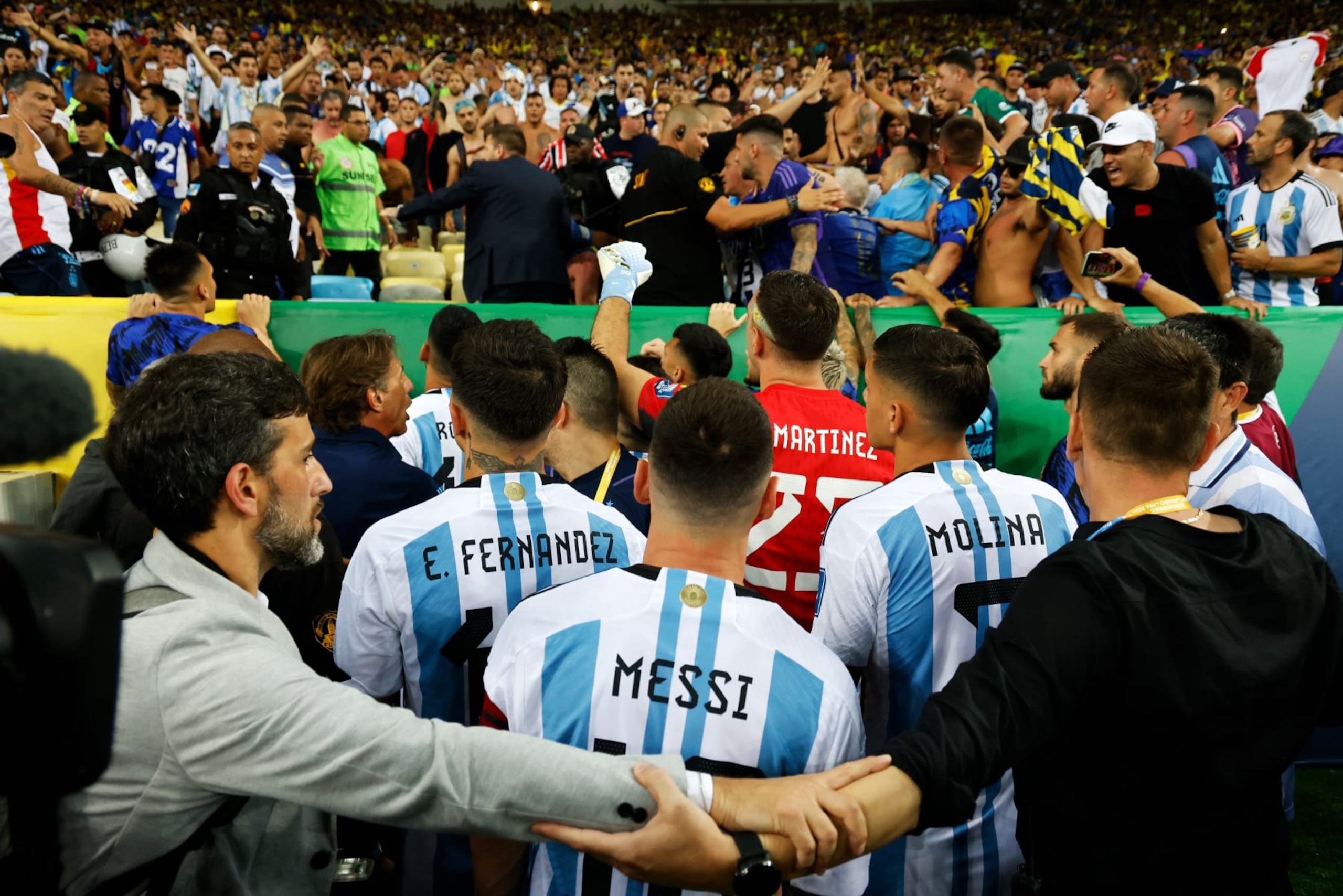 RIO DE JANEIRO, BRAZIL - NOVEMBER 21: Lionel Messi of Argentina and teammates react as police officers clash with fans prior to a FIFA World Cup 2026 Qualifier match between Brazil and Argentina at Maracana Stadium on November 21, 2023 in Rio de Janeiro, Brazil. The match was delayed due to incidents in the stands. (Photo by Wagner Meier/Getty Images)