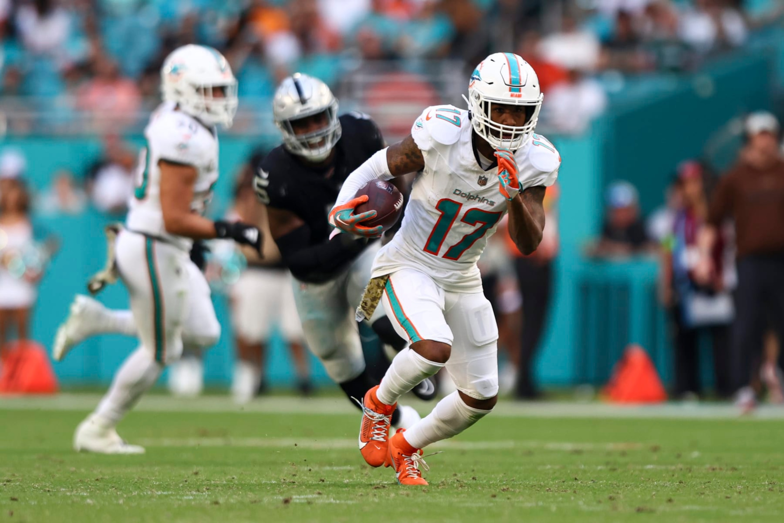 MIAMI GARDENS, FL - NOVEMBER 19: Jaylen Waddle #17 of the Miami Dolphins carries the ball during the third quarter of an NFL football game against the Las Vegas Raiders at Hard Rock Stadium on November 19, 2023 in Miami Gardens, Florida. (Photo by Kevin Sabitus/Getty Images)