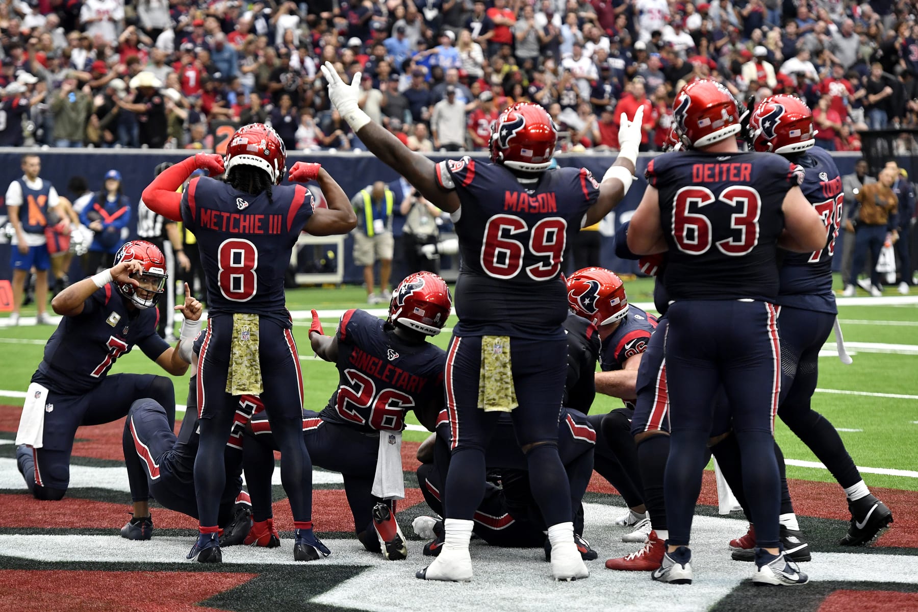 HOUSTON, TEXAS - NOVEMBER 19: C.J. Stroud #7 of the Houston Texans celebrates with the team after a second quarter touchdown  during a game against the Arizona Cardinals at NRG Stadium on November 19, 2023 in Houston, Texas. (Photo by Logan Riely/Getty Images)