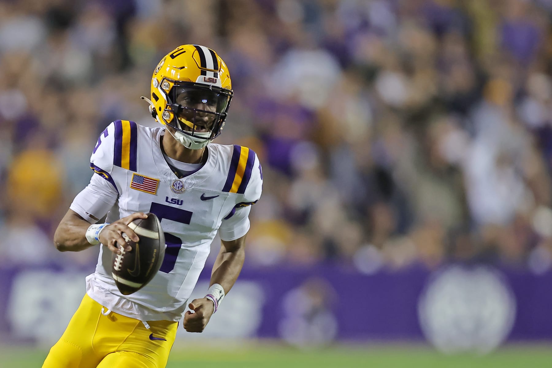 BATON ROUGE, LOUISIANA - NOVEMBER 11: Jayden Daniels #5 of the LSU Tigers runs with the ball against the Florida Gators during a game at Tiger Stadium on November 11, 2023 in Baton Rouge, Louisiana. (Photo by Jonathan Bachman/Getty Images)