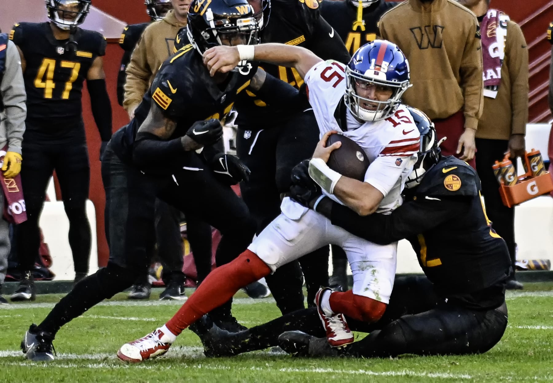 The Commanders defense sacks Tommy DeVito
