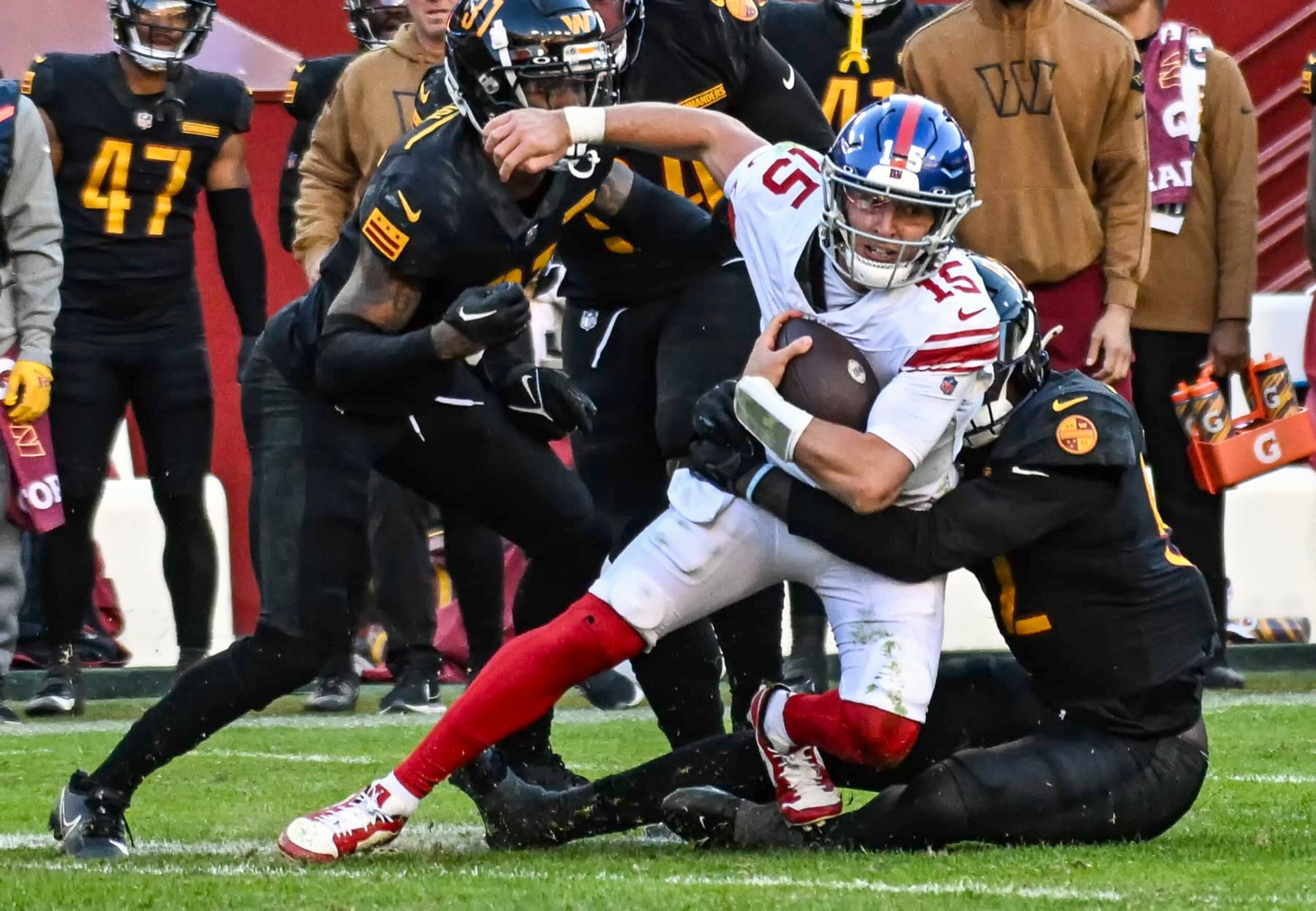 The Commanders defense sacks Tommy DeVito