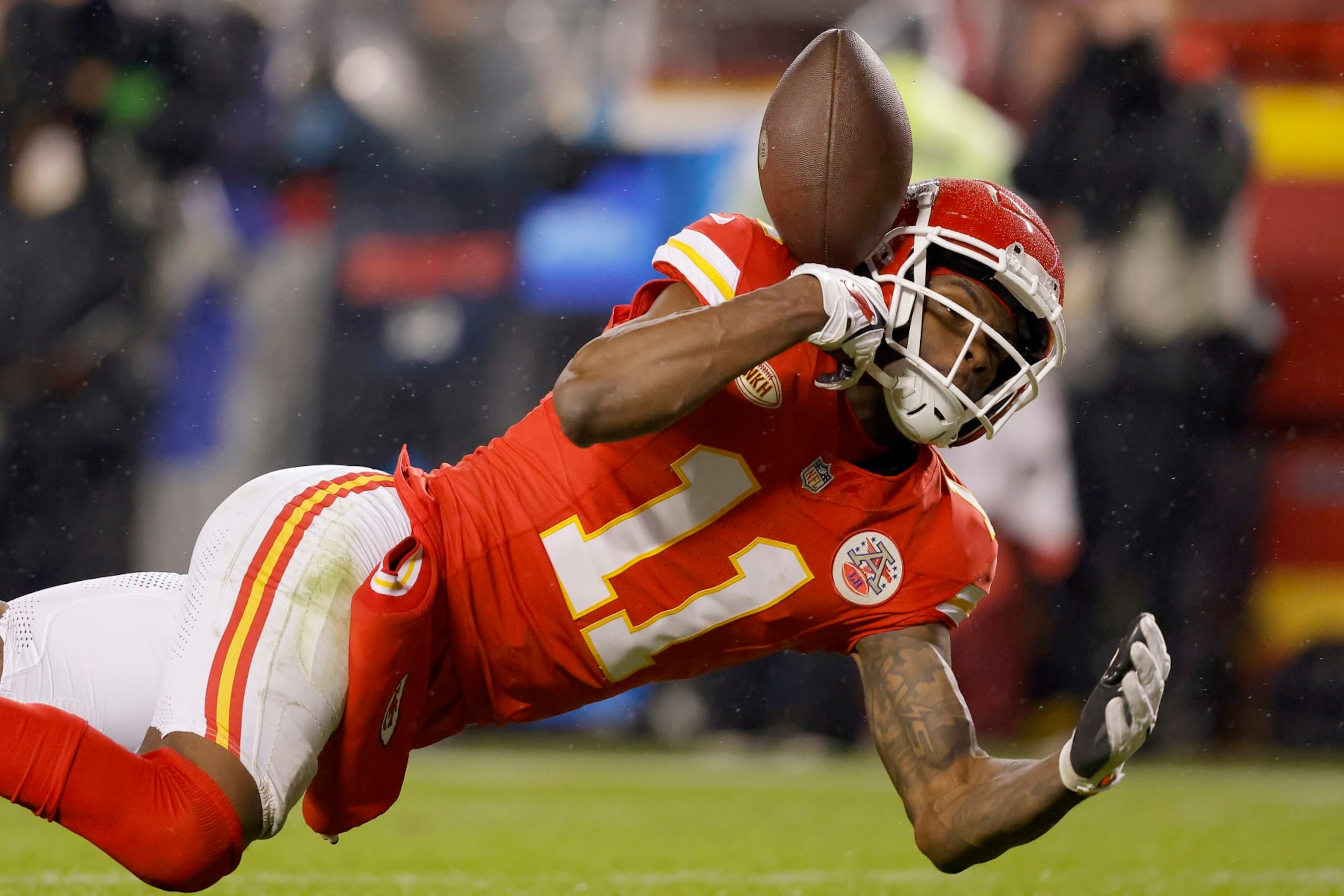 KANSAS CITY, MISSOURI - NOVEMBER 20: Marquez Valdes-Scantling #11 of the Kansas City Chiefs drops a pass late in the fourth quarter against the Philadelphia Eagles at GEHA Field at Arrowhead Stadium on November 20, 2023 in Kansas City, Missouri. (Photo by David Eulitt/Getty Images) KANSAS CITY, MISSOURI - NOVEMBER 20: Marquez Valdes-Scantling #11 of the Kansas City Chiefs drops a pass late in the fourth quarter against the Philadelphia Eagles at GEHA Field at Arrowhead Stadium on November 20, 2023 in Kansas City, Missouri. (Photo by David Eulitt/Getty Images)