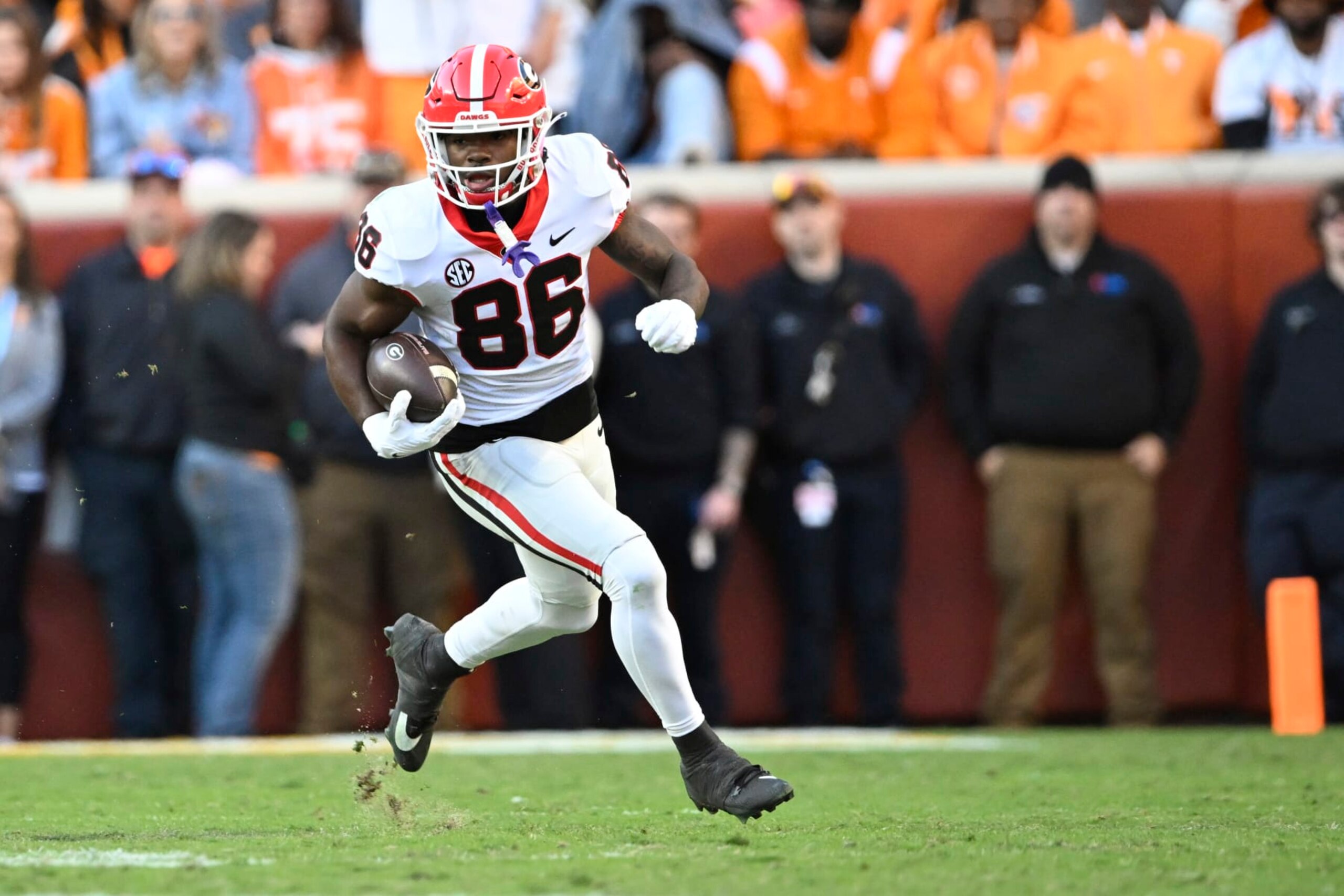 KNOXVILLE, TENNESSEE - NOVEMBER 18: Dillon Bell #86 of the Georgia Bulldogs runs the ball against the Tennessee Volunteers in the second quarter at Neyland Stadium on November 18, 2023 in Knoxville, Tennessee. (Photo by Eakin Howard/Getty Images)