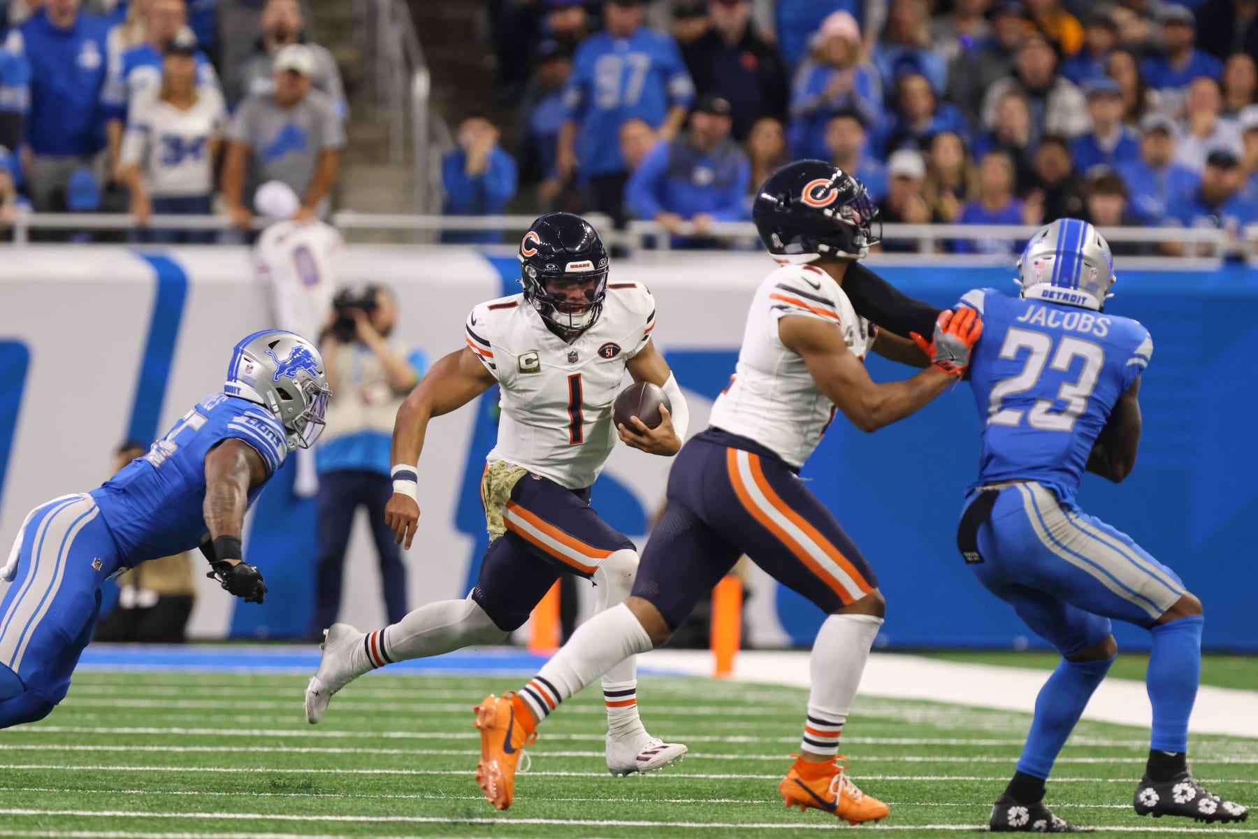 DETROIT, MI - NOVEMBER 19:  Chicago Bears quarterback Justin Fields (1) runs with the ball away from Detroit Lions linebacker Derrick Barnes (55) during an NFL football game between the Chicago Bears and the Detroit Lions on November 19, 2023 at Ford Field in Detroit, Michigan.  (Photo by Scott W. Grau/Icon Sportswire via Getty Images)