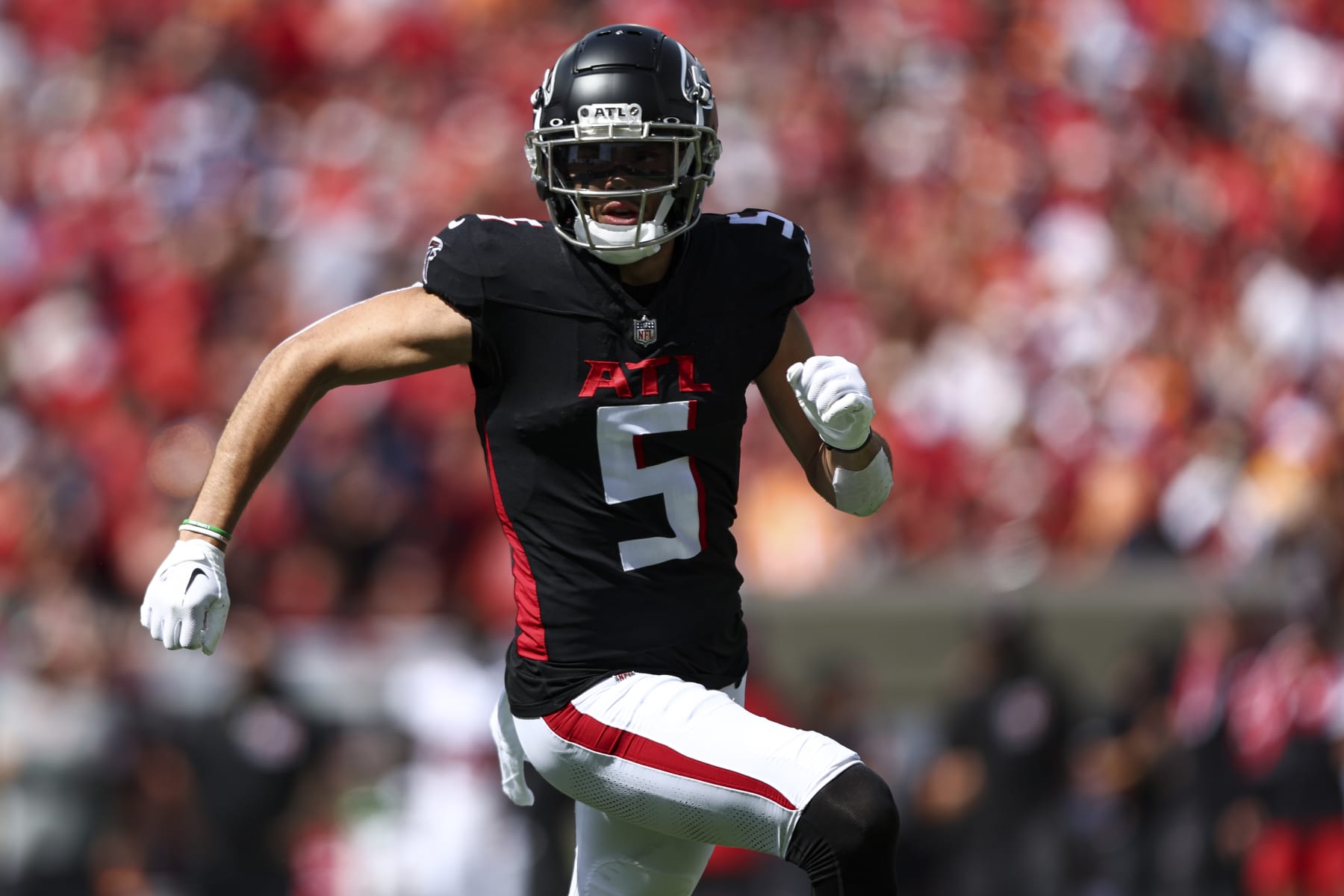 TAMPA, FL - OCTOBER 22: Drake London #5 of the Atlanta Falcons runs downfield during an NFL football game against the Tampa Bay Buccaneers at Raymond James Stadium on October 22, 2023 in Tampa, Florida. (Photo by Kevin Sabitus/Getty Images)