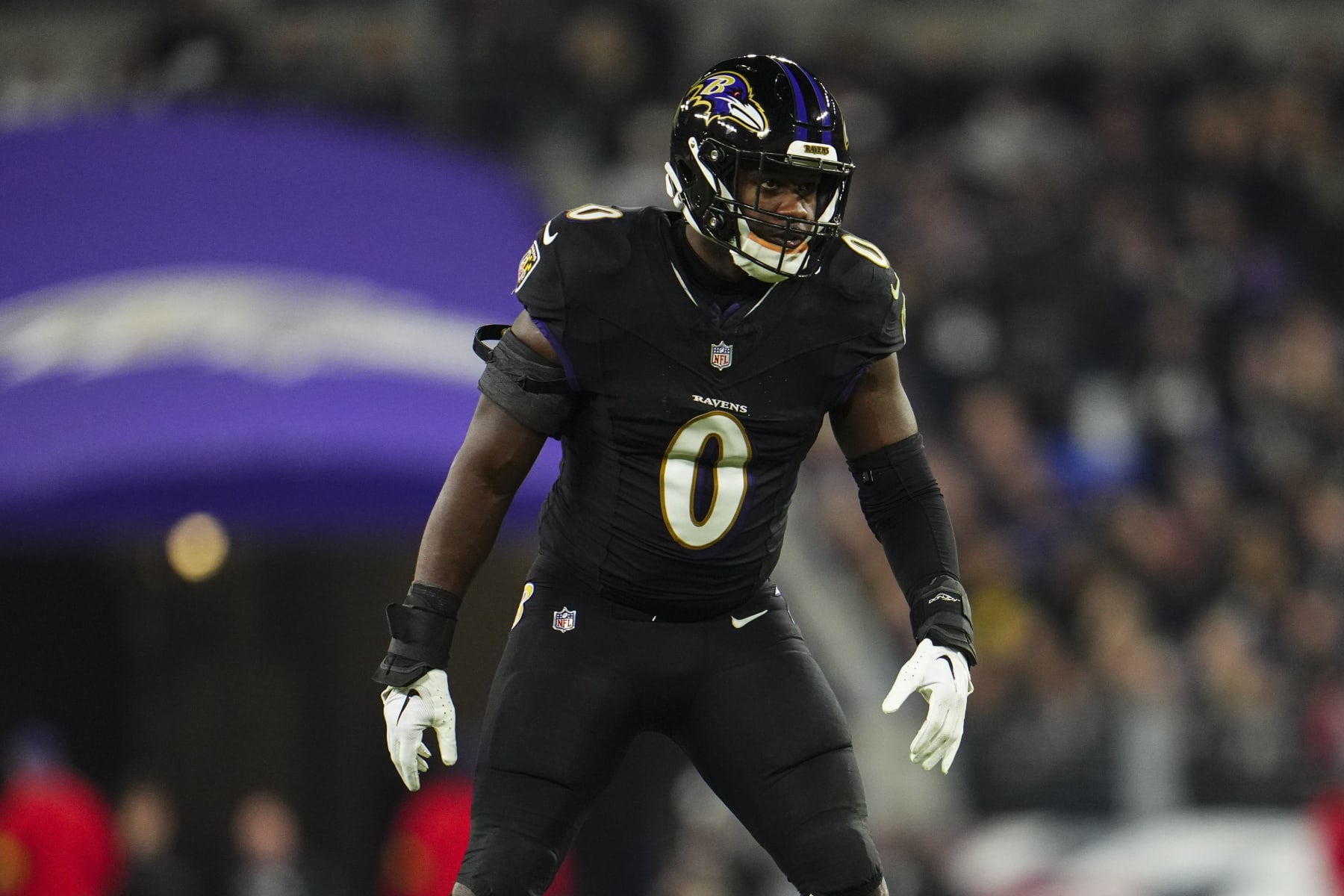 BALTIMORE, MD - NOVEMBER 16: Roquan Smith #0 of the Baltimore Ravens sets up during an NFL football game against the Cincinnati Bengals at M&T Bank Stadium on November 16, 2023 in Baltimore, Maryland. (Photo by Cooper Neill/Getty Images)