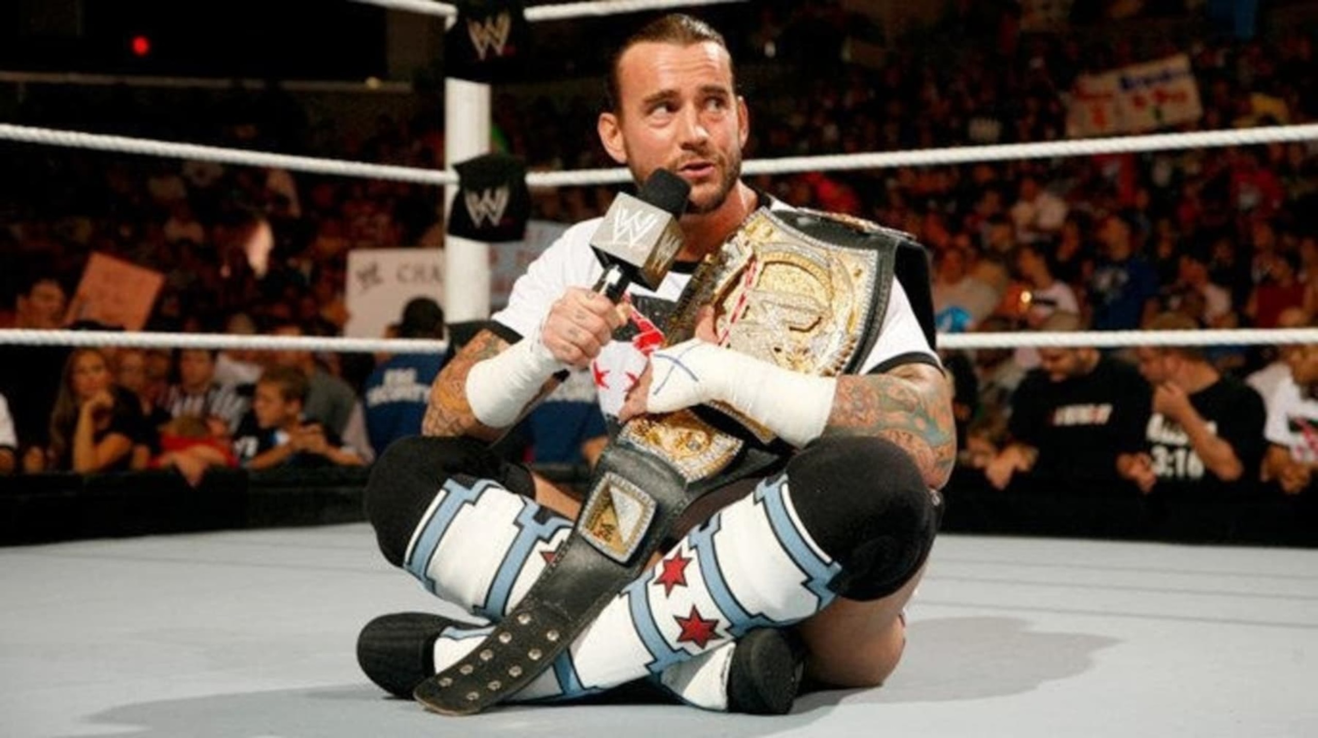 WWE delivered for a committed Chicago crowd by bringing back its hometown hero, CM Punk.