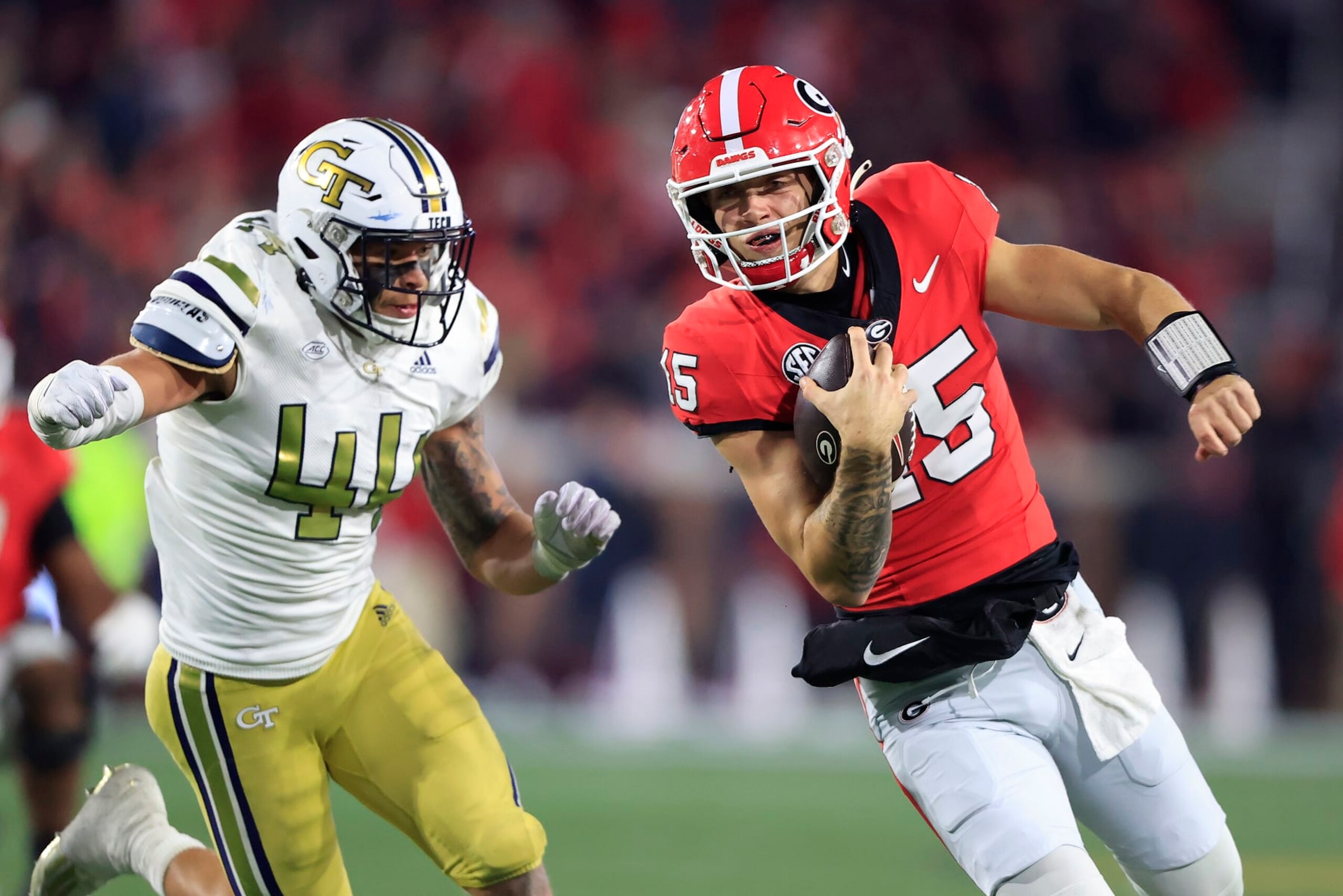 ATLANTA, GA - NOVEMBER 25: Georgia Bulldogs starting quarterback Carson Beck (15) avoids Georgia Tech Yellow Jackets linebacker Kyle Efford (44) during the Saturday evening college football game between the #1 ranked Georgia Bulldogs and the Georgia Tech Yellow Jackets on November 25, 2023 at Bobby Dodd Stadium in Atlanta, GA.  (Photo by David J. Griffin/Icon Sportswire via Getty Images)