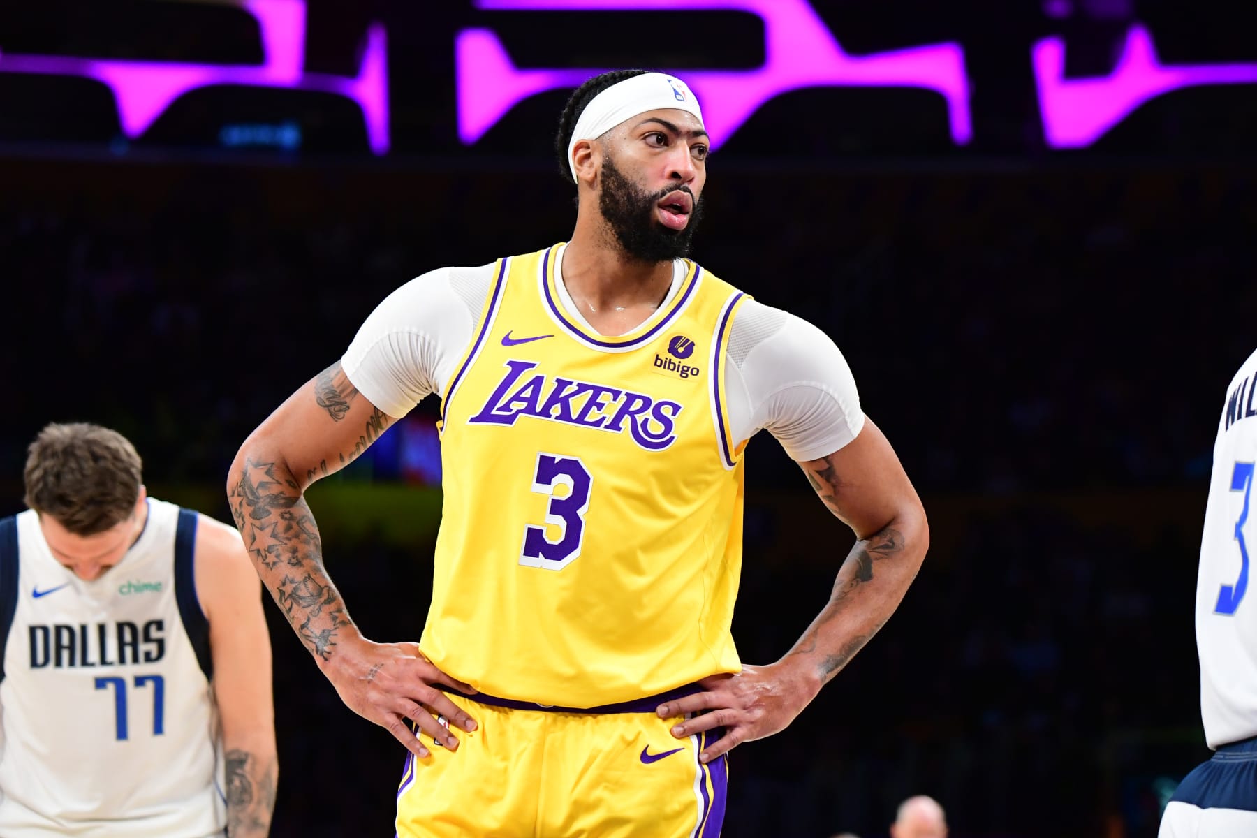 LOS ANGELES, CA - NOVEMBER 22: Anthony Davis #3 of the Los Angeles Lakers looks on during the game against the Dallas Mavericks on November 22, 2023 at Crypto.Com Arena in Los Angeles, California. NOTE TO USER: User expressly acknowledges and agrees that, by downloading and/or using this Photograph, user is consenting to the terms and conditions of the Getty Images License Agreement. Mandatory Copyright Notice: Copyright 2023 NBAE (Photo by Adam Pantozzi/NBAE via Getty Images)