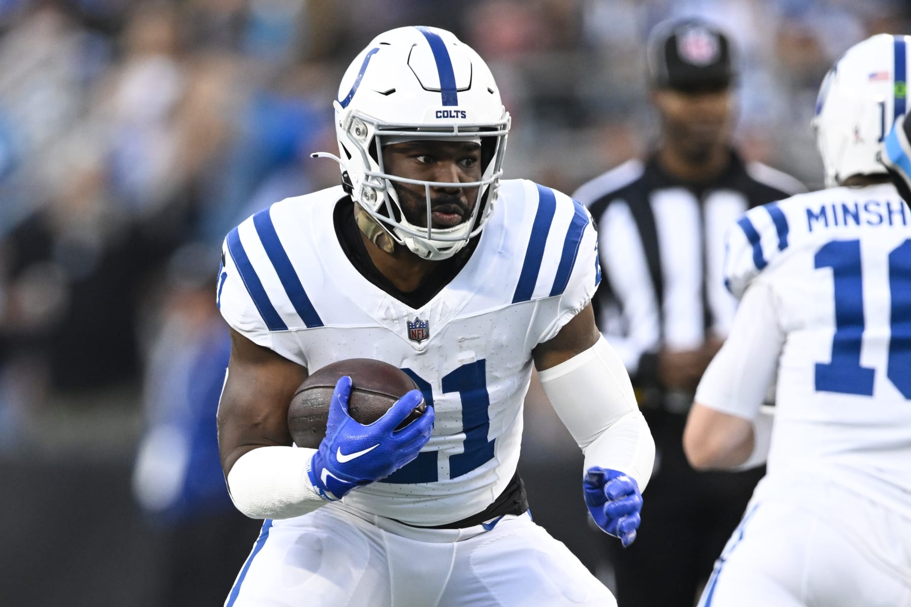 CHARLOTTE, NORTH CAROLINA - NOVEMBER 05: Zack Moss #21 of the Indianapolis Colts runs with the ball during the first quarter of the game against the Carolina Panthers at Bank of America Stadium on November 05, 2023 in Charlotte, North Carolina. (Photo by Eakin Howard/Getty Images) CHARLOTTE, NORTH CAROLINA - NOVEMBER 05: Zack Moss #21 of the Indianapolis Colts runs with the ball during the first quarter of the game against the Carolina Panthers at Bank of America Stadium on November 05, 2023 in Charlotte, North Carolina. (Photo by Eakin Howard/Getty Images)