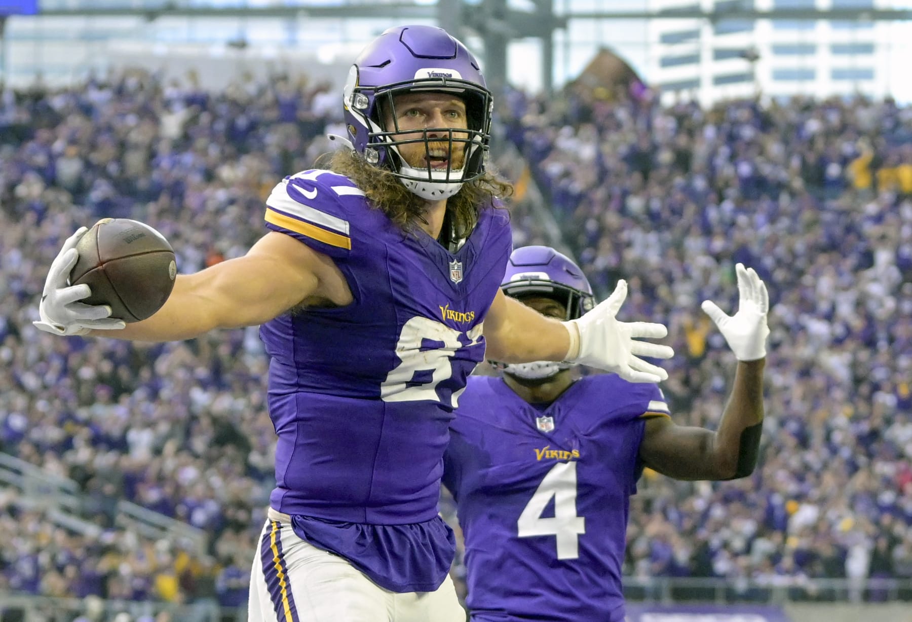 MINNEAPOLIS, MN - NOVEMBER 12: Minnesota Vikings tight end T.J. Hockenson (87) celebrates his 28-yard touchdown reception during the second quarter of an NFL game between the Minnesota Vikings and New Orleans Saints on November 12, 2023, at U.S. Bank Stadium in Minneapolis, MN. (Photo by Nick Wosika/Icon Sportswire via Getty Images)