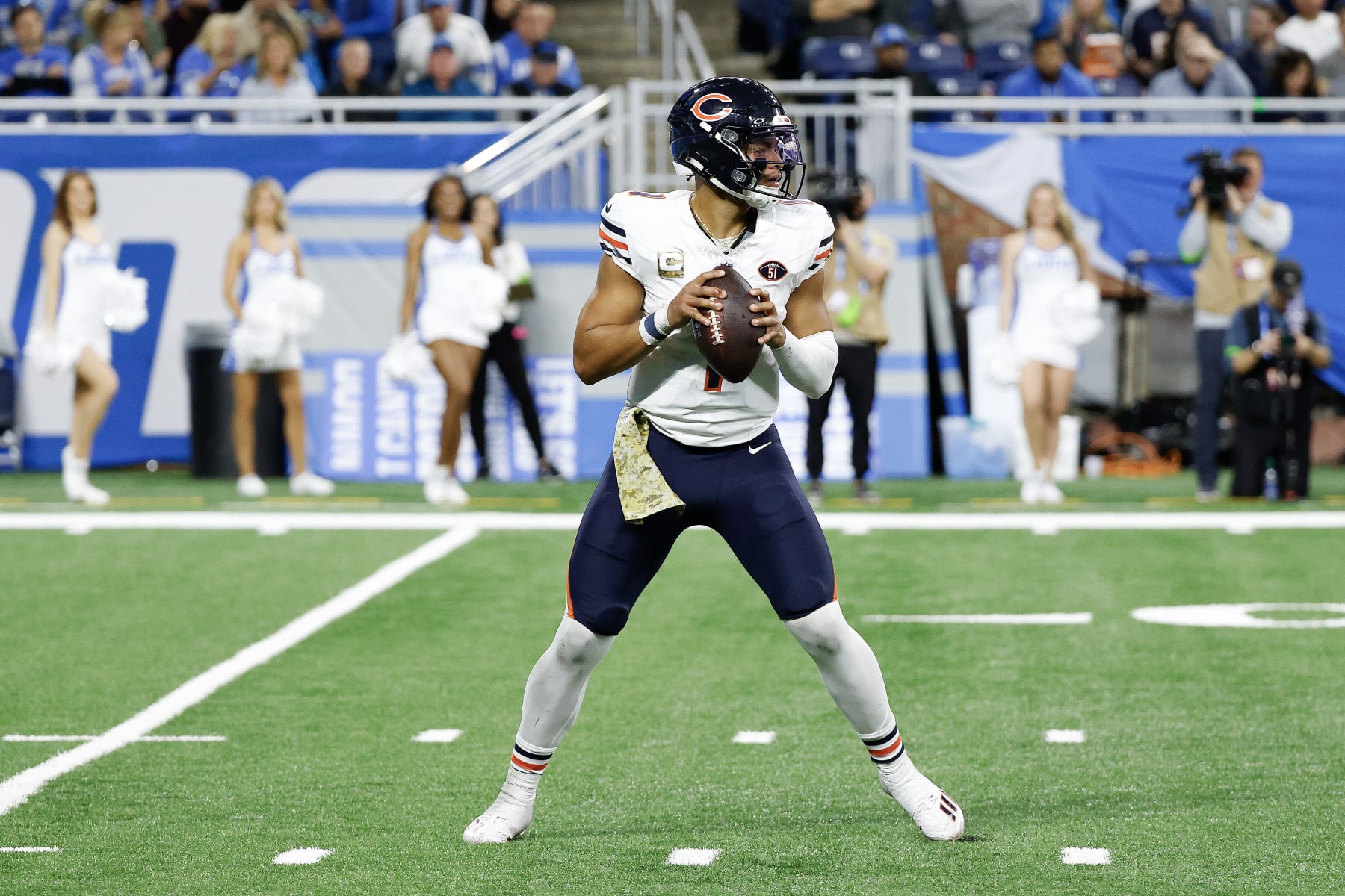 DETROIT, MICHIGAN - NOVEMBER 19: Justin Fields #1 of the Chicago Bears looks to throw the ball during a game against the Detroit Lions at Ford Field on November 19, 2023 in Detroit, Michigan. (Photo by Mike Mulholland/Getty Images)