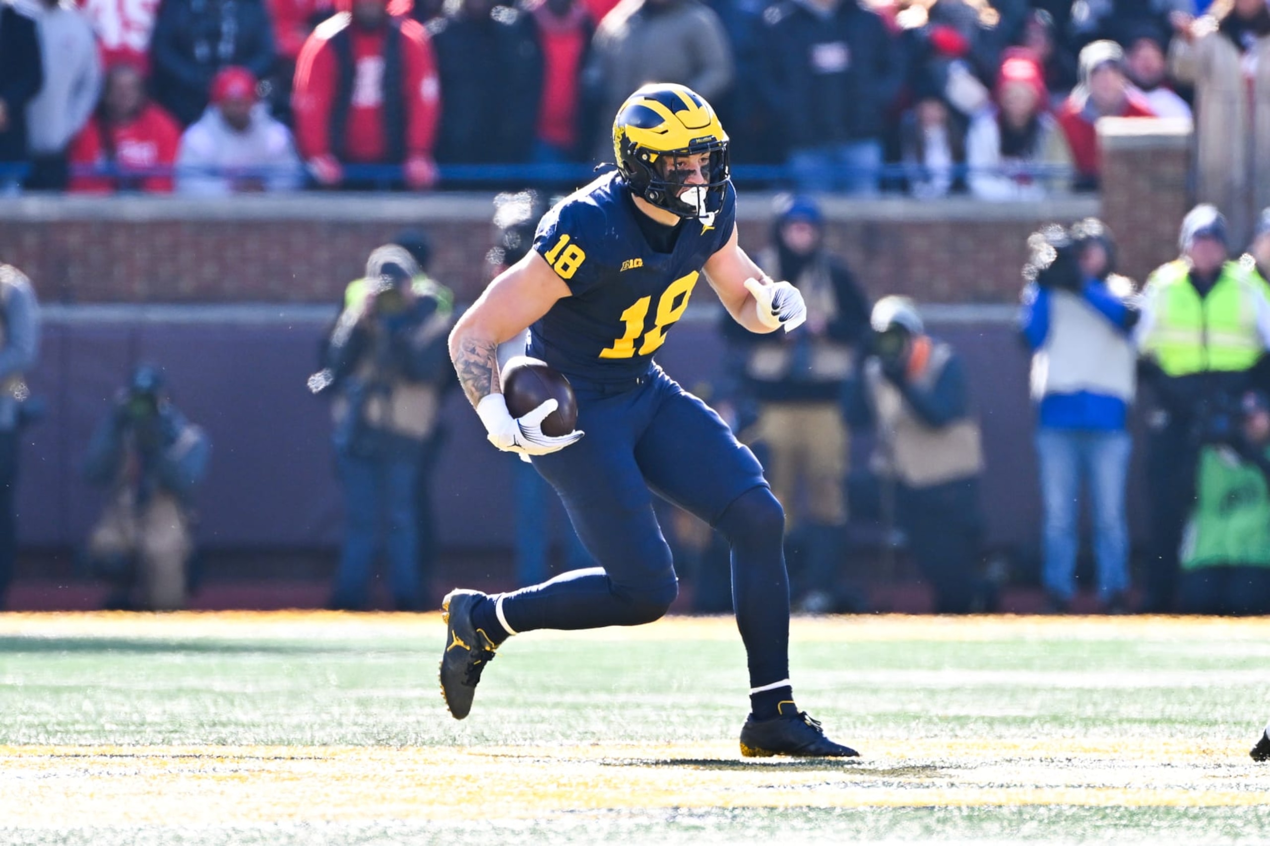 ANN ARBOR, MI - NOVEMBER 25: Michigan Wolverines tight end Colston Loveland (18) makes a catch for a first down during the Michigan Wolverines versus the Ohio State Buckeyes on Saturday November 25, 2023 at Michigan Stadium in Ann Arbor, MI. (Photo by Steven King/Icon Sportswire via Getty Images)