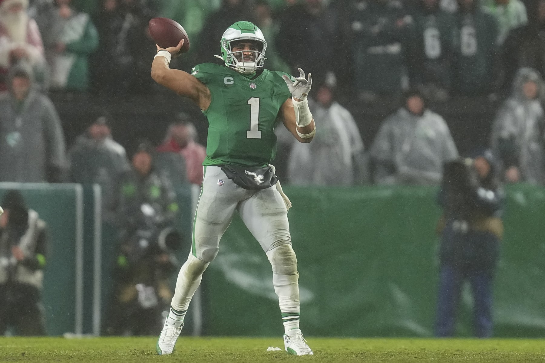 PHILADELPHIA, PENNSYLVANIA - NOVEMBER 26: Jalen Hurts #1 of the Philadelphia Eagles passes the ball against the Buffalo Bills at Lincoln Financial Field on November 26, 2023 in Philadelphia, Pennsylvania. (Photo by Mitchell Leff/Getty Images)
