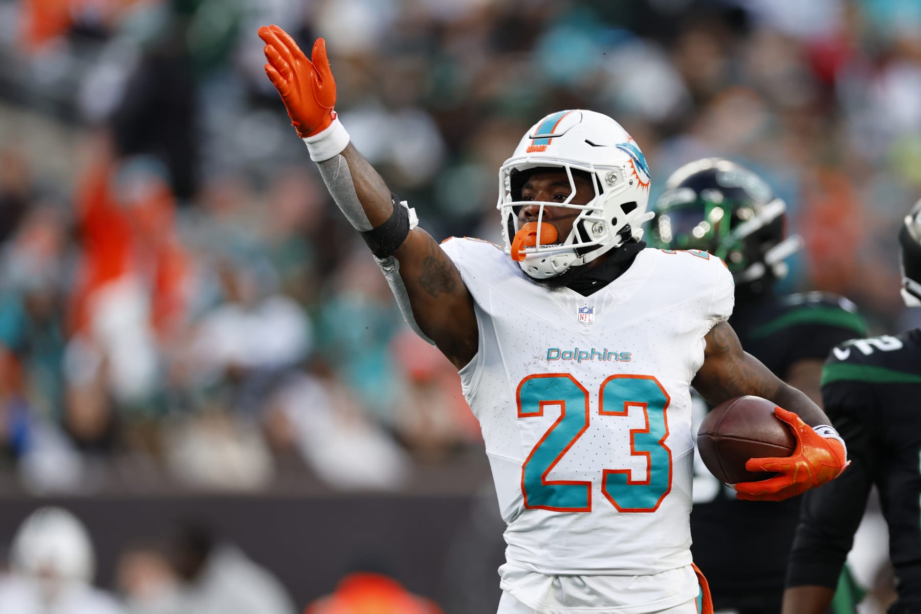 EAST RUTHERFORD, NEW JERSEY - NOVEMBER 24: Running back Jeff Wilson Jr. #23 of the Miami Dolphins in action against the New York Jets during a football game at MetLife Stadium on November 24, 2023 in East Rutherford, New Jersey. (Photo by Rich Schultz/Getty Images)