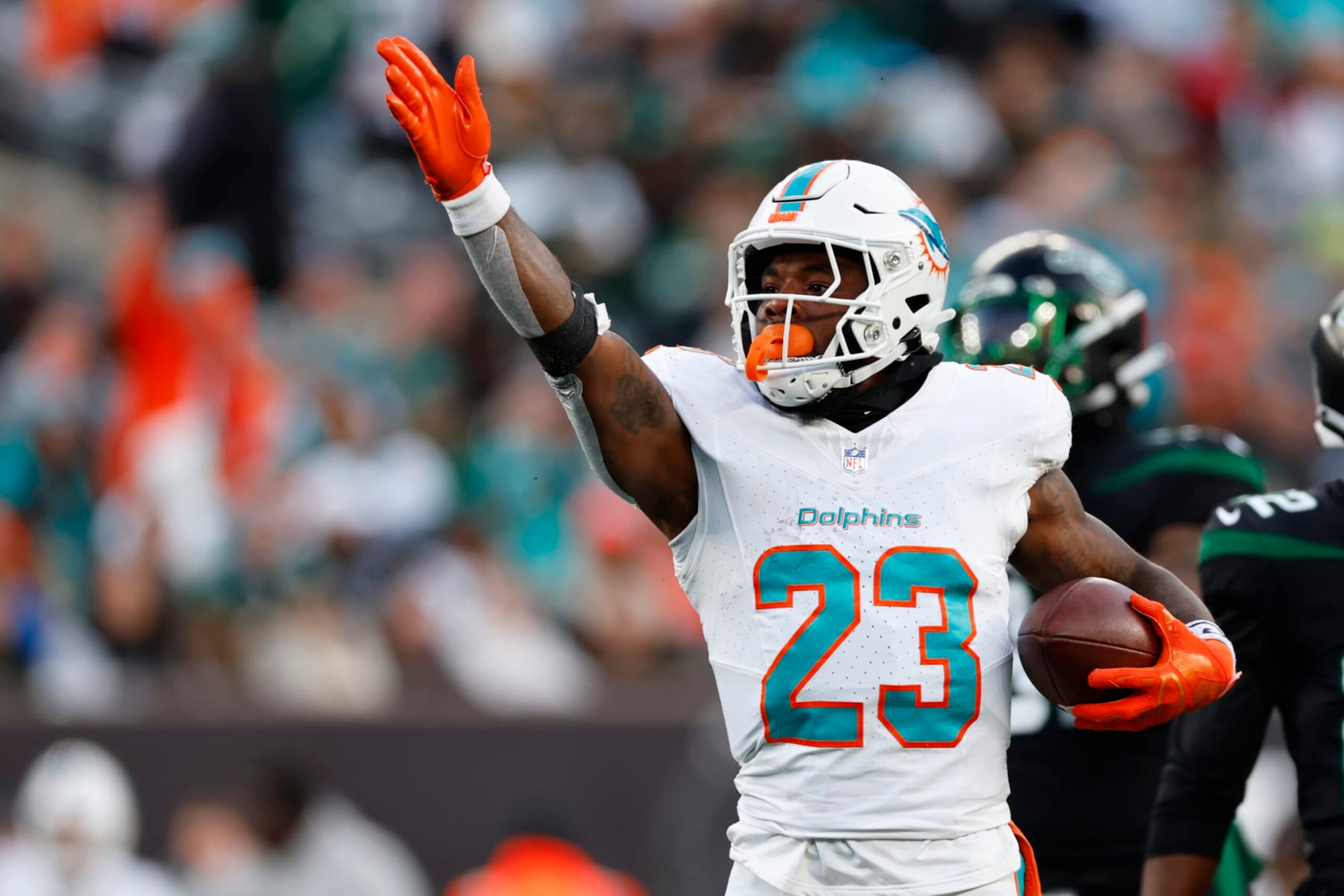 EAST RUTHERFORD, NEW JERSEY - NOVEMBER 24: Running back Jeff Wilson Jr. #23 of the Miami Dolphins in action against the New York Jets during a football game at MetLife Stadium on November 24, 2023 in East Rutherford, New Jersey. (Photo by Rich Schultz/Getty Images)